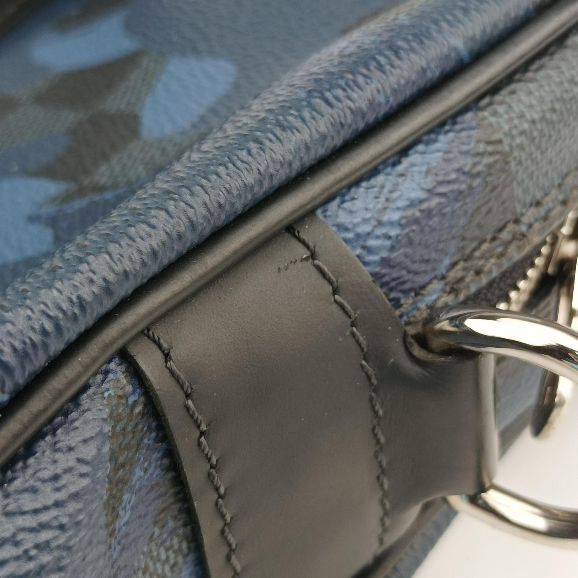 Porte Documents VoyagePM Blue Camouflage Damier Cobalt Canvas N41507 GI1156ポルトドキュマンヴォワヤージュPM ブルー カモフラージュ ダミエ コバルトキャンバス N41507 GI1156