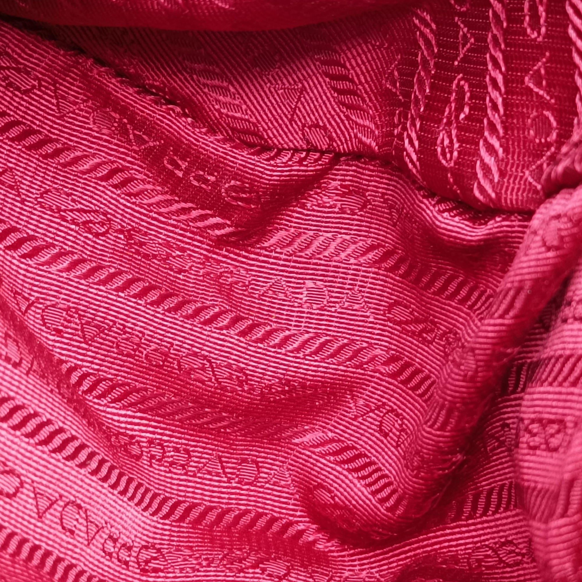 Triangle Logo Plate Rose Leather 180トライアングルロゴプレート ローズ レッド レザー 180