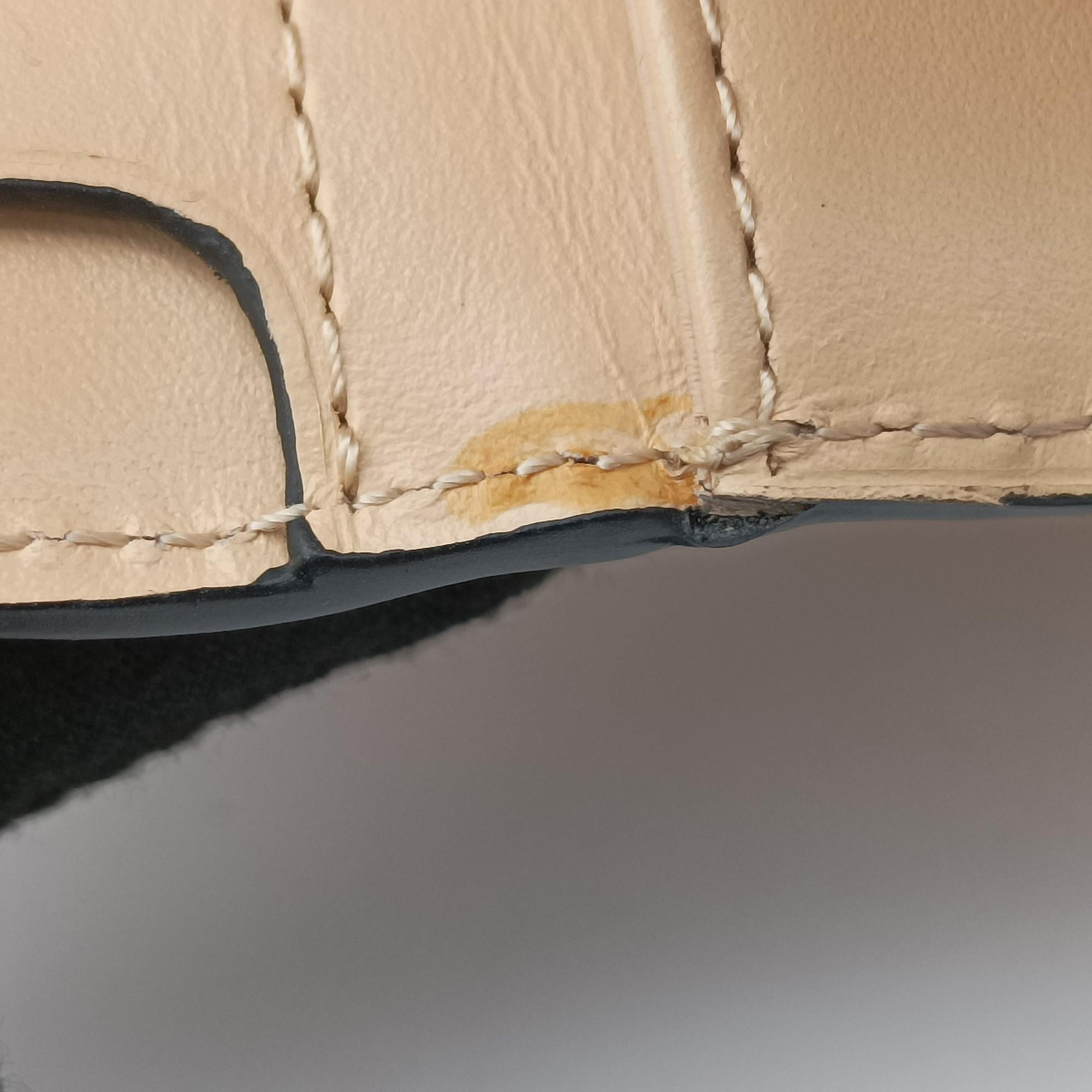 Brillant Beige Leather FO4Hブリリアント ベージュ レザー FO4H