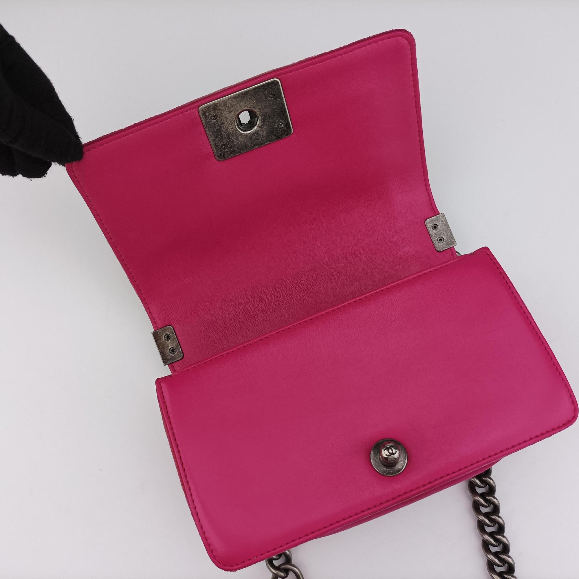 BOY CHANEL Rose velour A67416 18369592ボーイシャネル ローズ レッド ベロア A67416 18369592