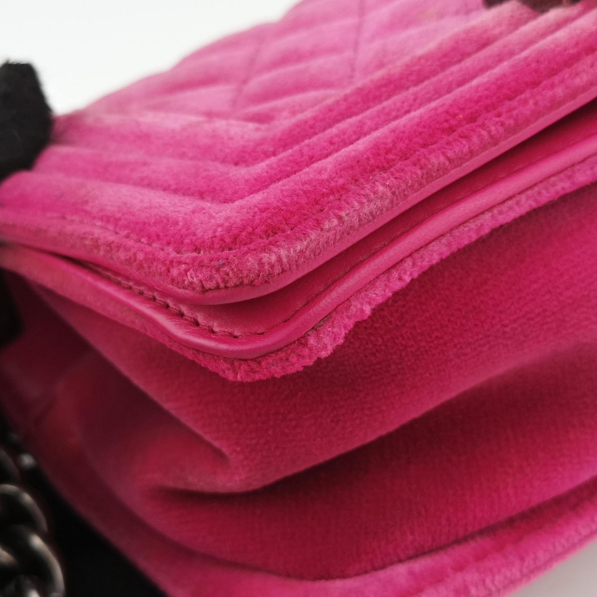 BOY CHANEL Rose velour A67416 18369592ボーイシャネル ローズ レッド ベロア A67416 18369592