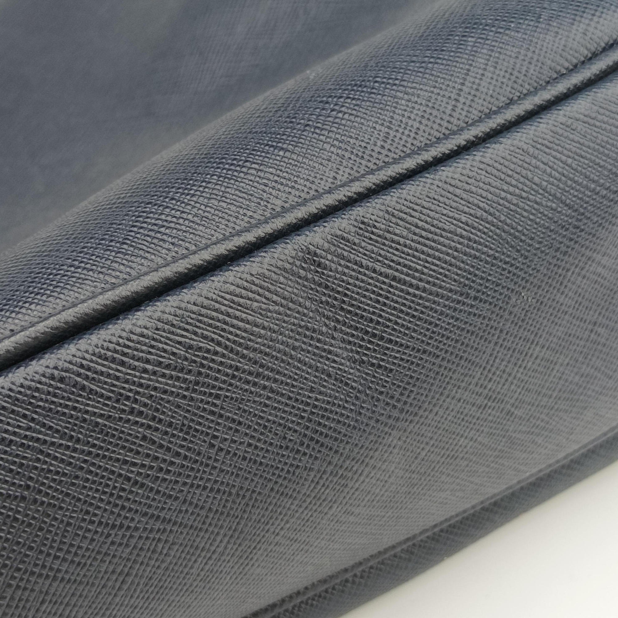 Triangle Logo Plate Navy Saffiano Leather 164 7/R三角 ロゴ プレート ブルーブラック サフィアーノレザー 164 7/R