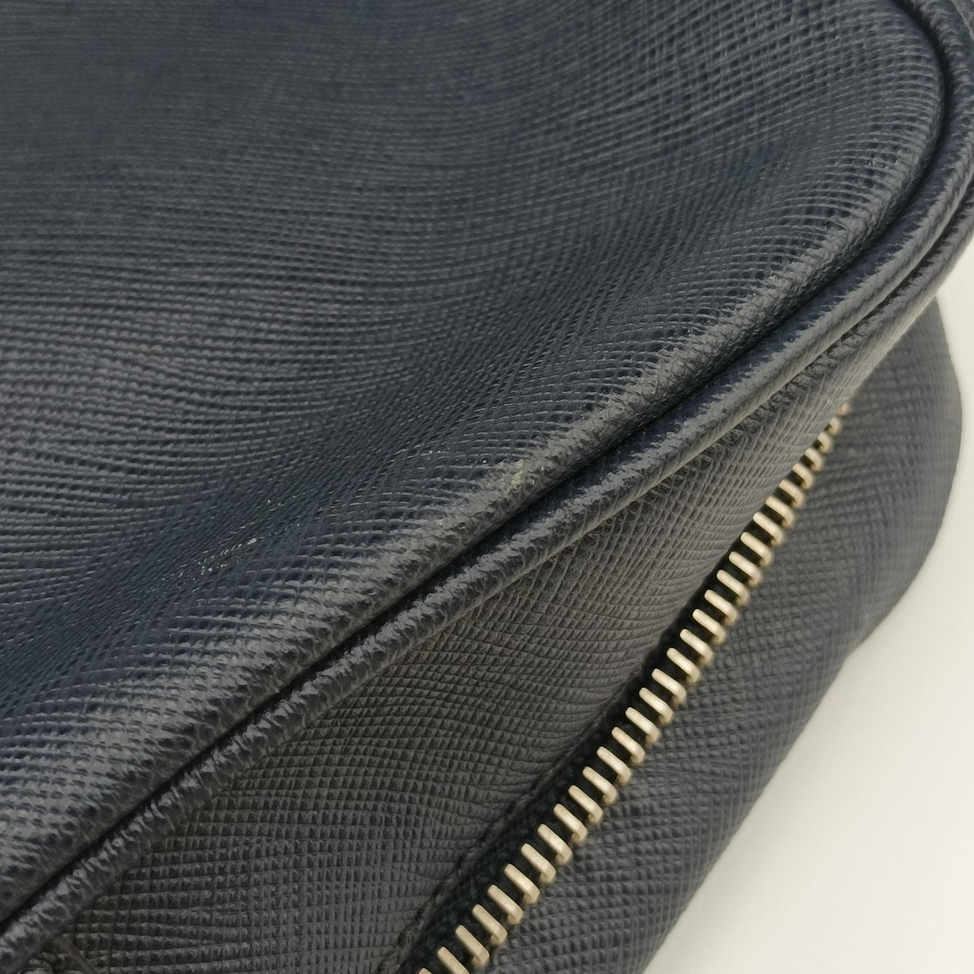 Triangle Logo Plate Navy Saffiano Leather 164 7/R三角 ロゴ プレート ブルーブラック サフィアーノレザー 164 7/R