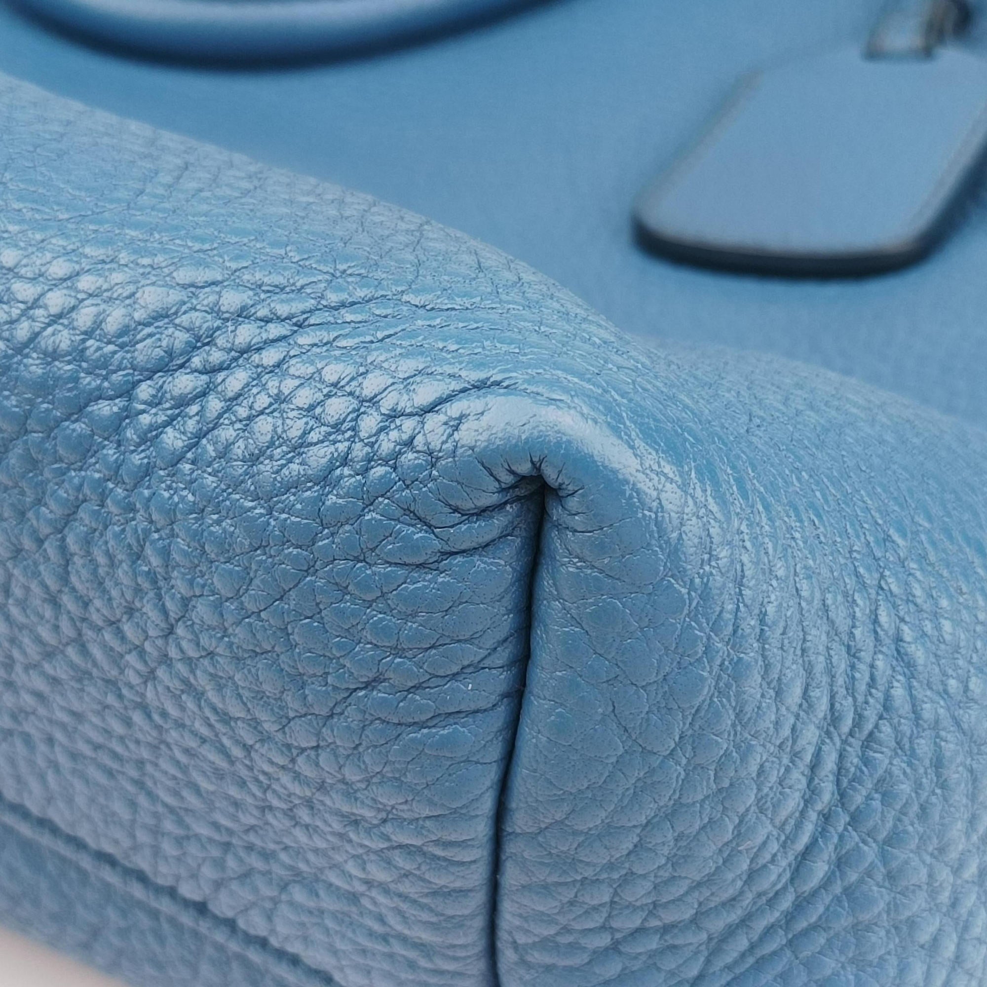 Vitello Phoenix Blue Leather BN1713 102ヴィテロ フェニックス ブルー レザー BN1713 102