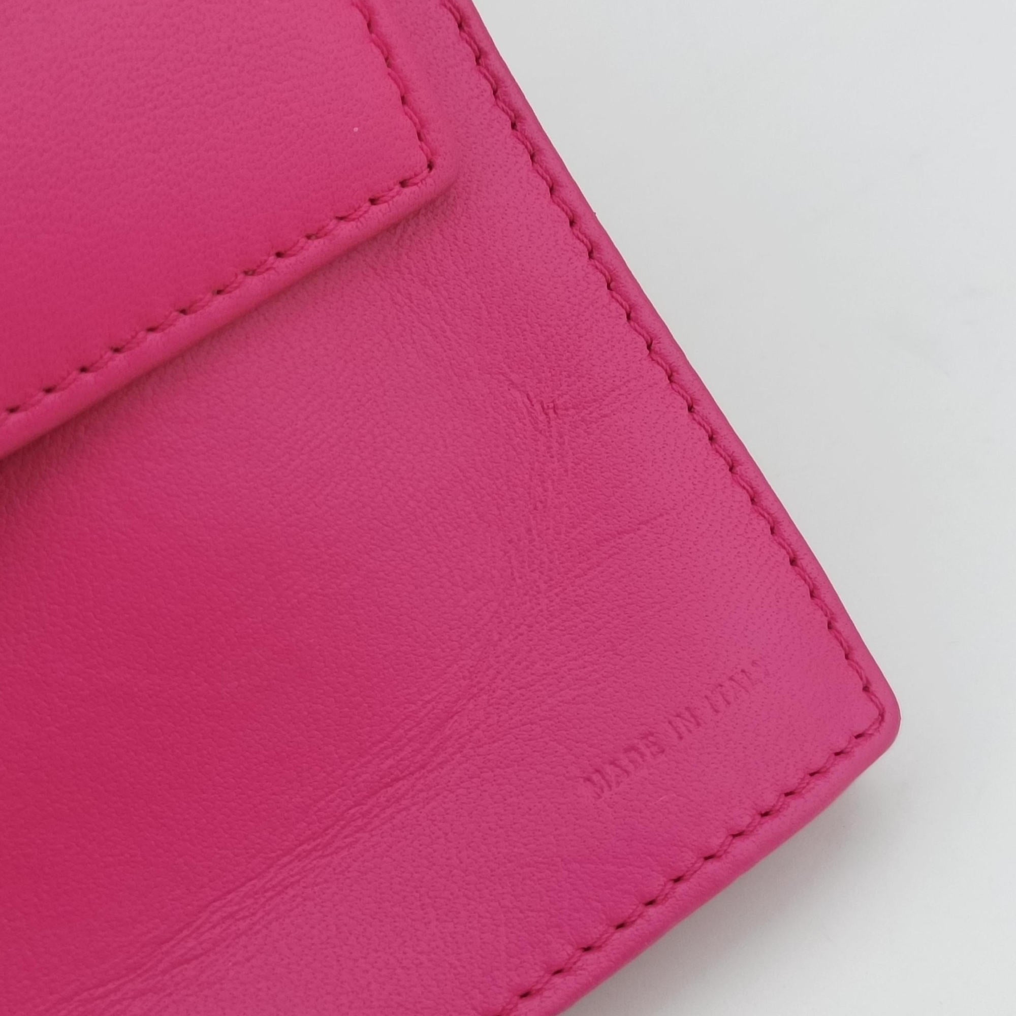Embossed Logo Rose Leather 8M0219 2401-8M0219-YMY-089エンボス ロゴ ローズ レッド レザー 8M0219 2401-8M0219-YMY-089