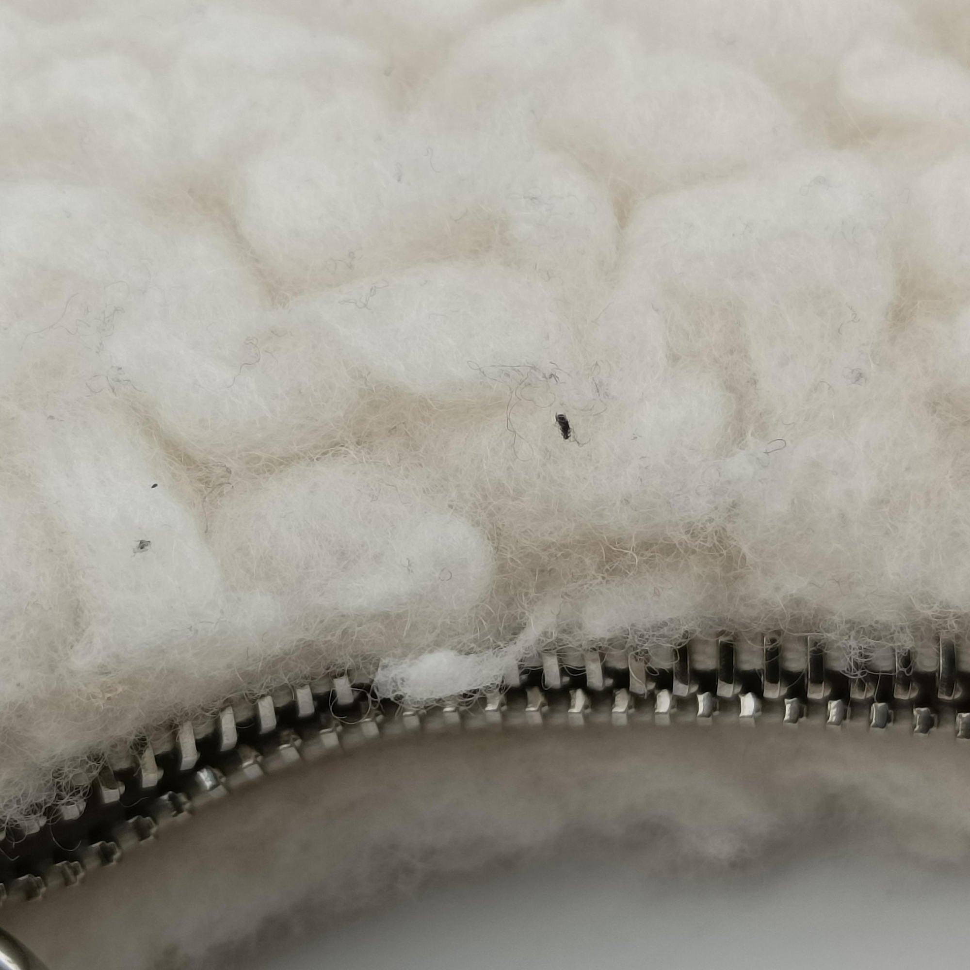 Re-Edition 2000 White Sheep Fur × Nylon Trims 1NE515 31/A3リエディション 2000 ホワイト シープファー × テスート 1NE515 31/A3
