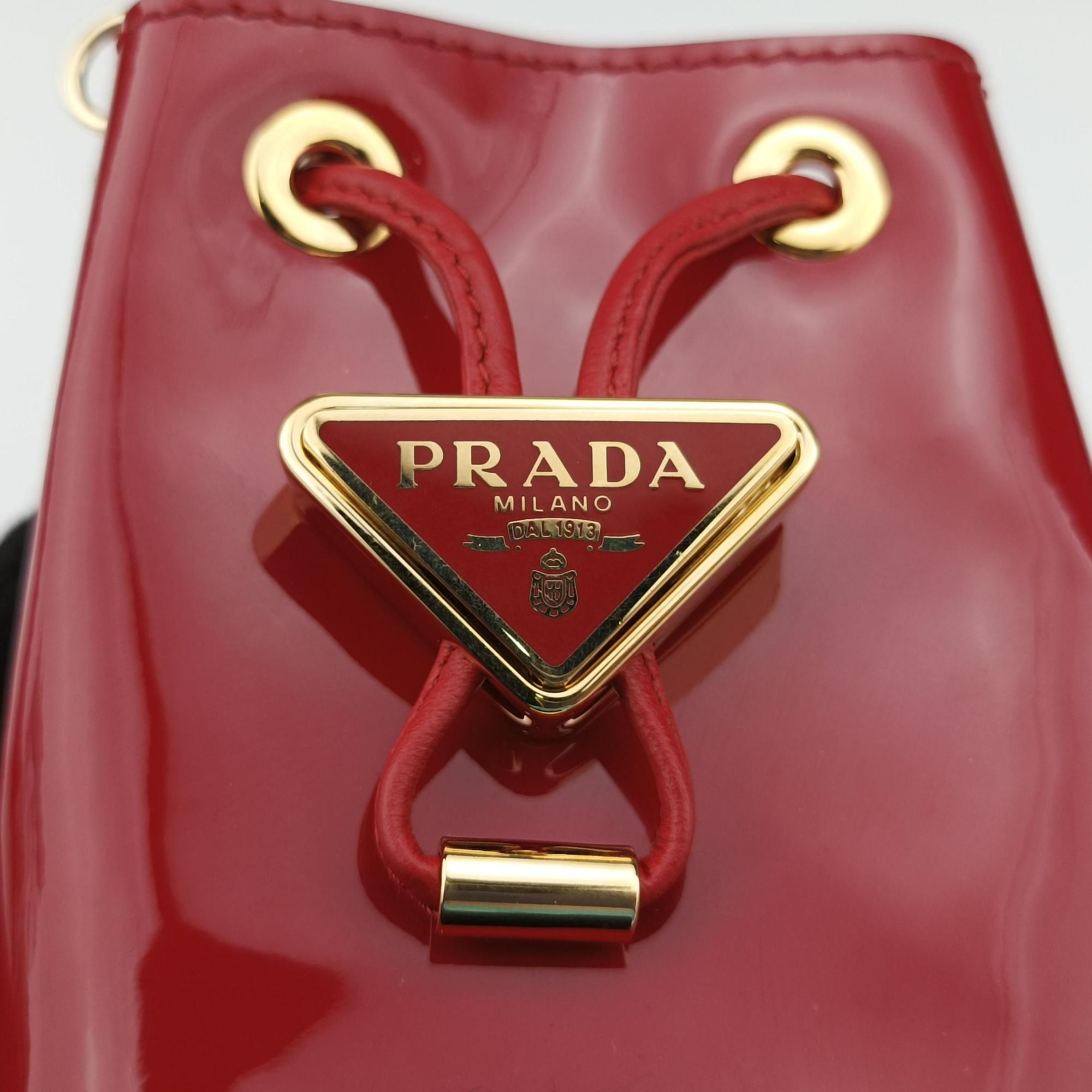 Mini Drawstring Red Enamel 1NR016 42巾着型 ミニ レッド エナメル 1NR016 42