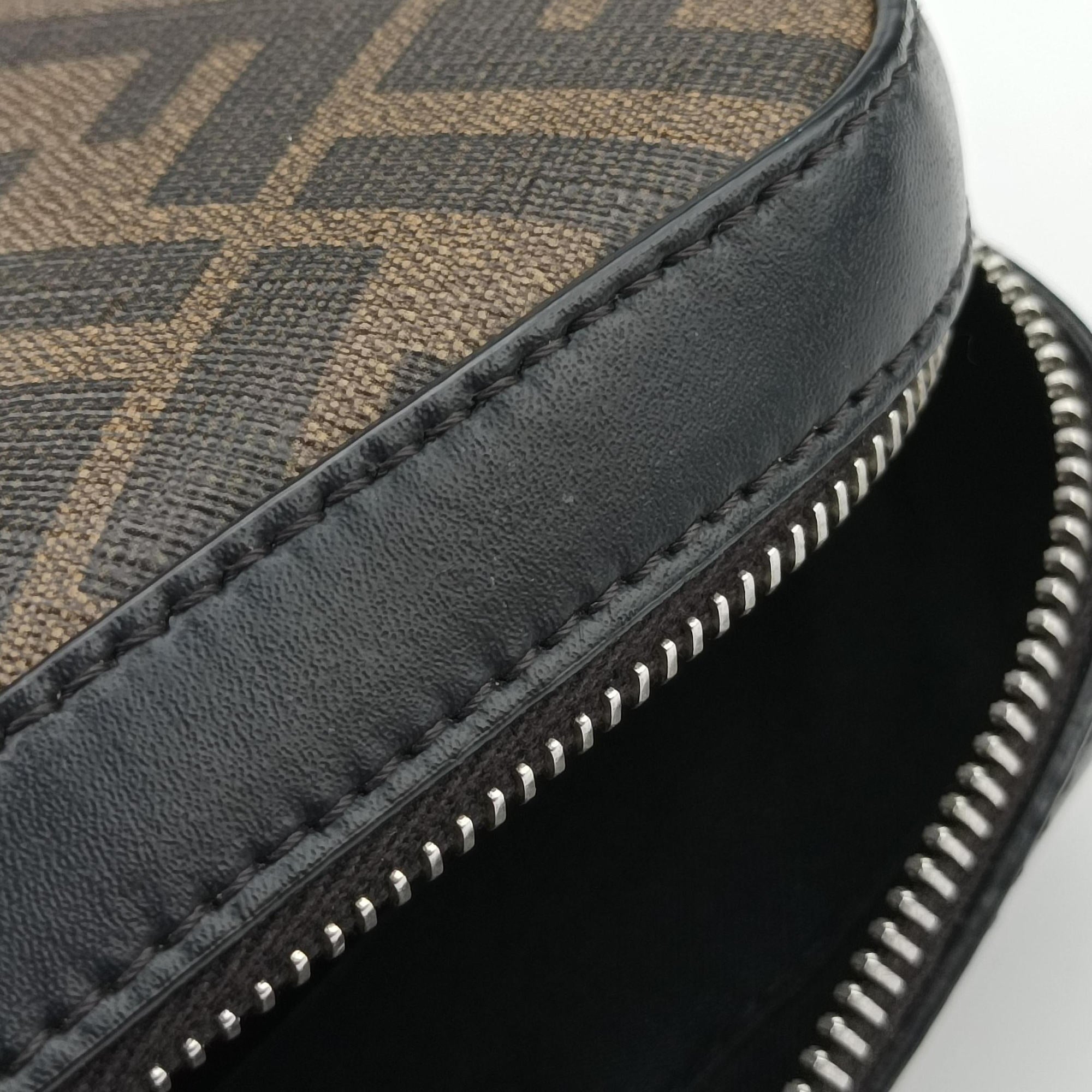 Camera case Brown × Black × Red PVC Coated Canvas × Leather 7M0286 7M0286 A9XS 208-0897キャム ブラウン × ブラック × レッド PVCコーティングキャンバス × レザー 7M0286 7M0286 A9XS 208-0897