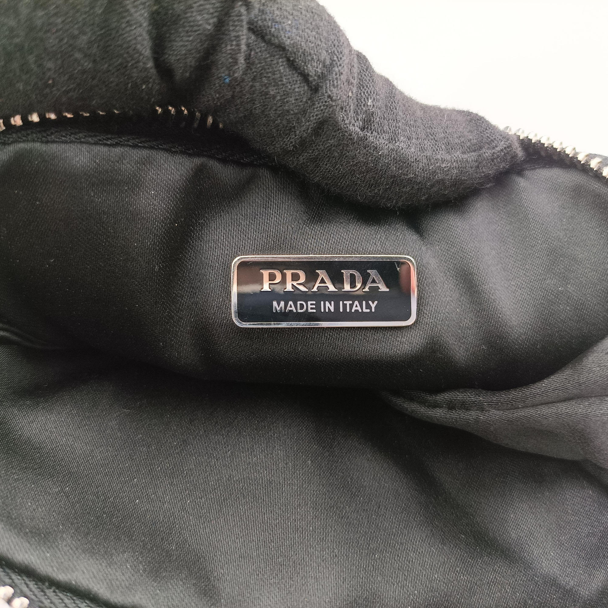 Triangle Crystal Black Leather 1NR015 42トライアングル ブラック レザー 1NR015 42