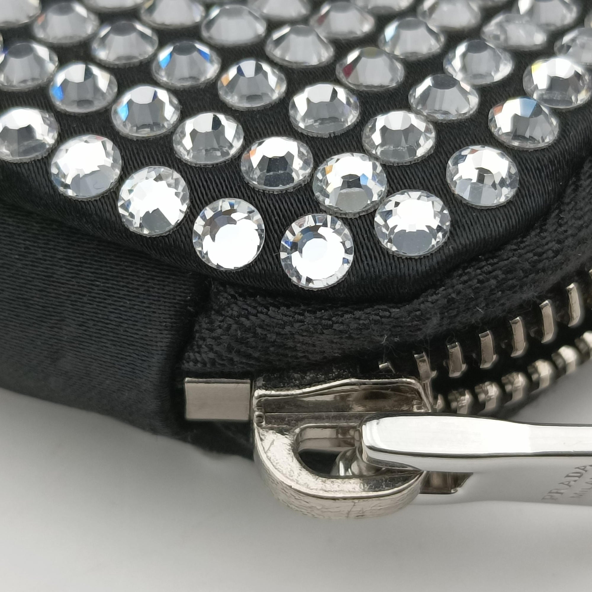 Triangle Crystal Black Leather 1NR015 42トライアングル ブラック レザー 1NR015 42