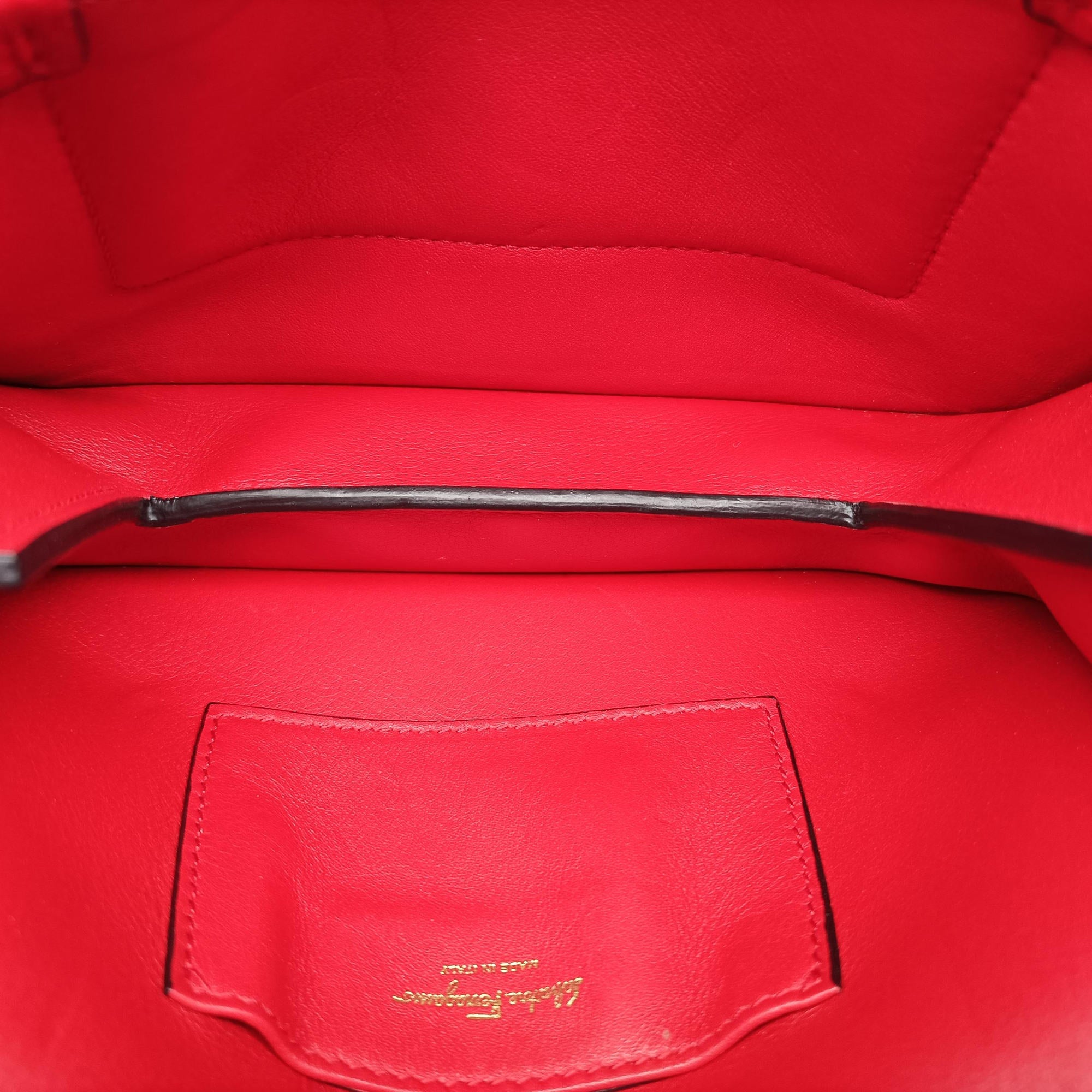 Vara Red Leather AU-21/G657ヴァラ レッド レザー AU-21/G657