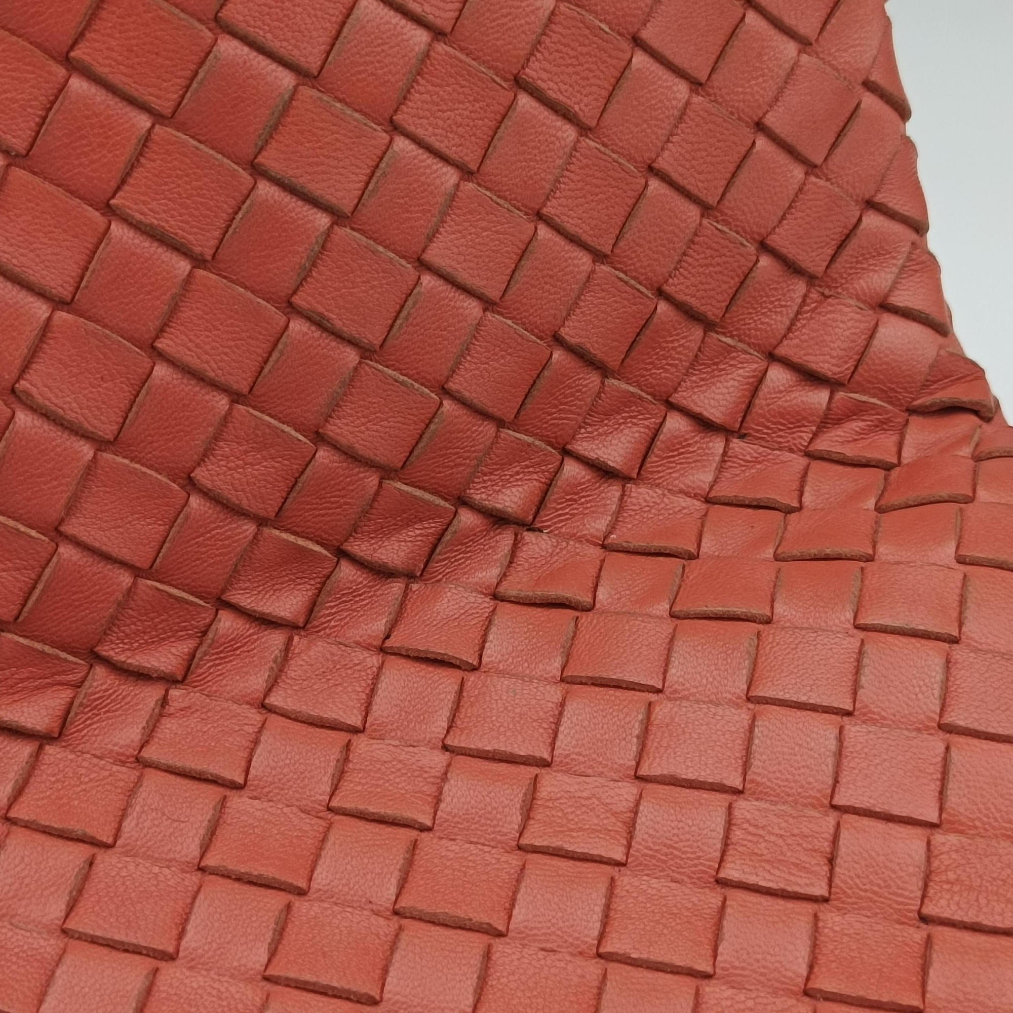 Intrecciato Coral red lambskin B02234583Uイントレチャート コーラルレッド ラムスキン B02234583U