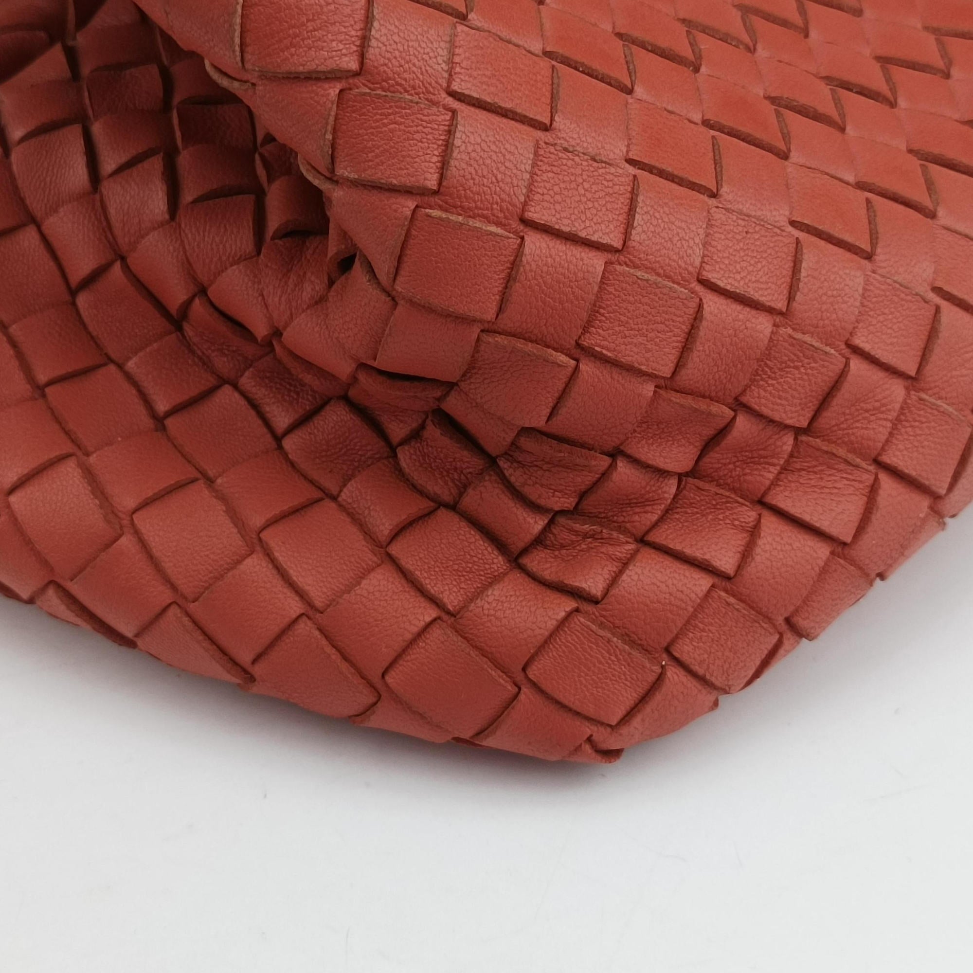 Intrecciato Coral red lambskin B02234583Uイントレチャート コーラルレッド ラムスキン B02234583U