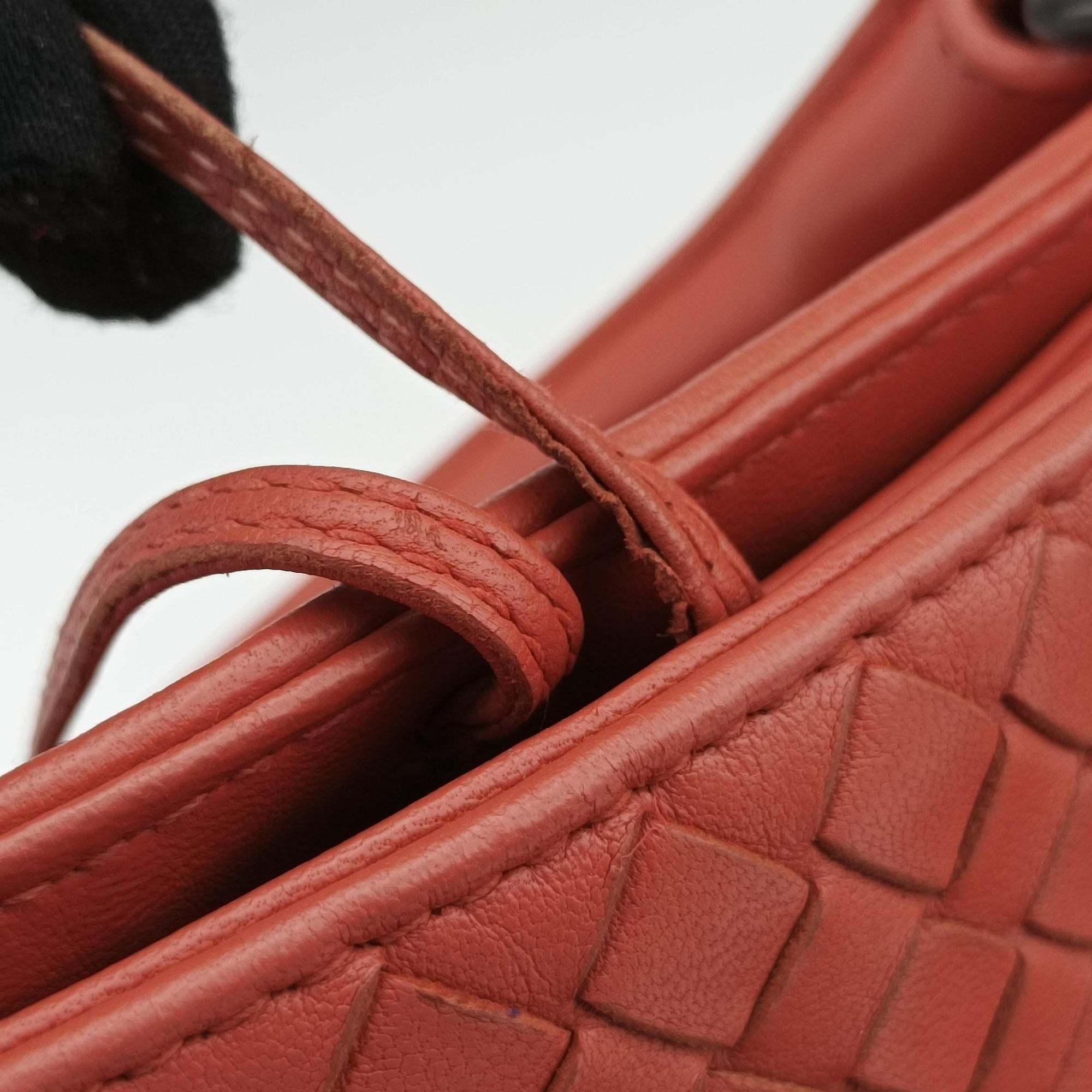 Intrecciato Coral red lambskin B02234583Uイントレチャート コーラルレッド ラムスキン B02234583U