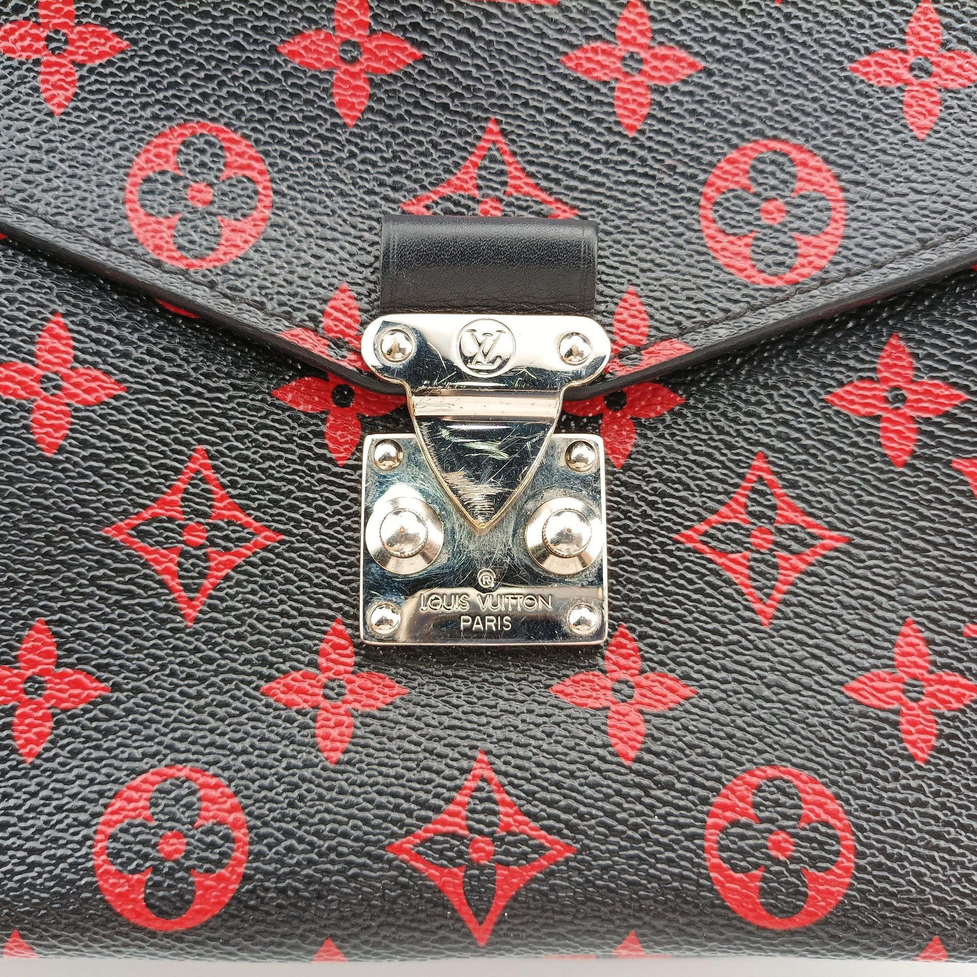 Pochette Metis MM Noir×ROUGE Monogram Infrarouge M41462 DR4196ポシェット メティス MM ノワール×ルージュ モノグラム アンフラルージュ M41462 DR4196