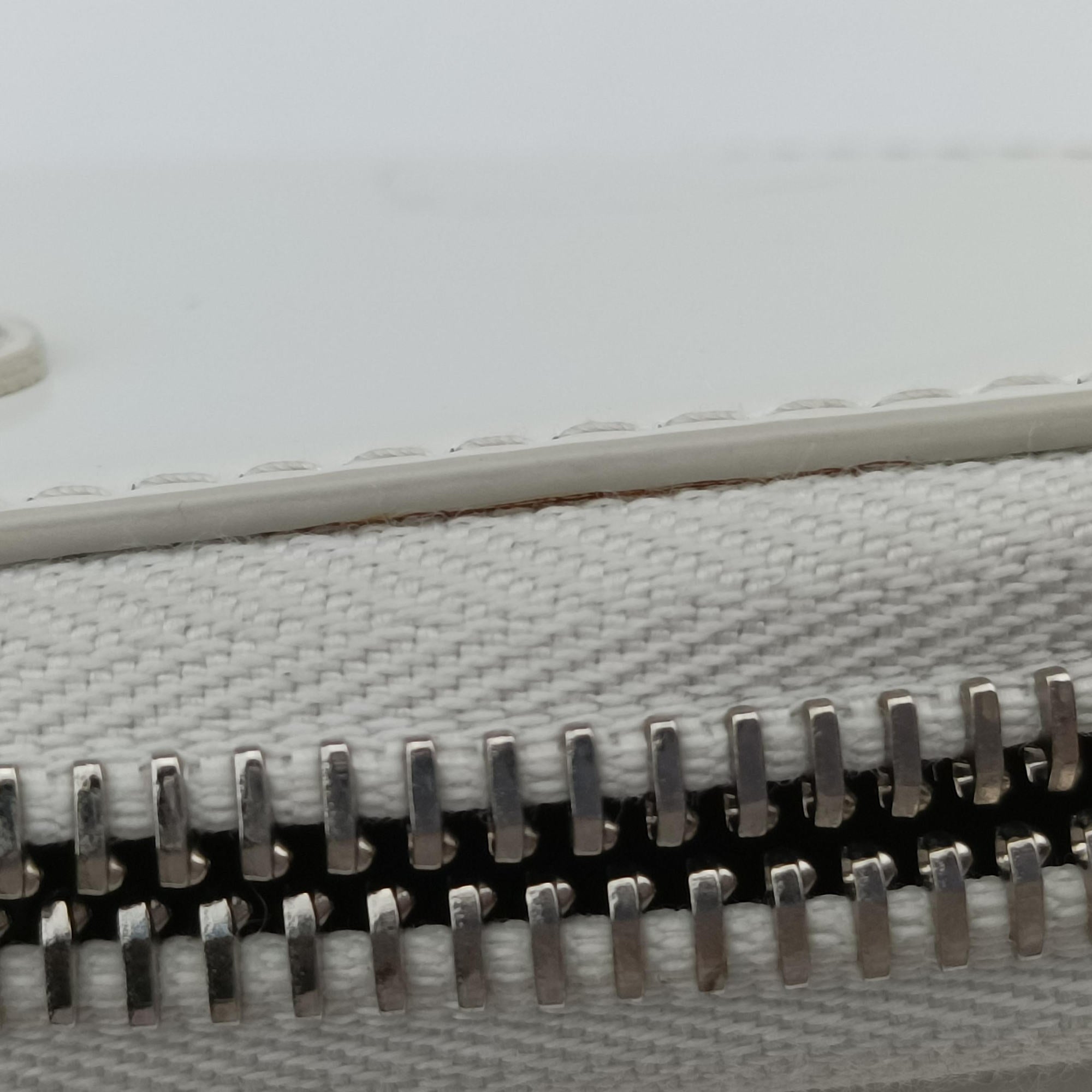 Triangle Chain Pouch White Leather 230-Aトライアングル チェーン ポーチ ホワイト レザー 230-A