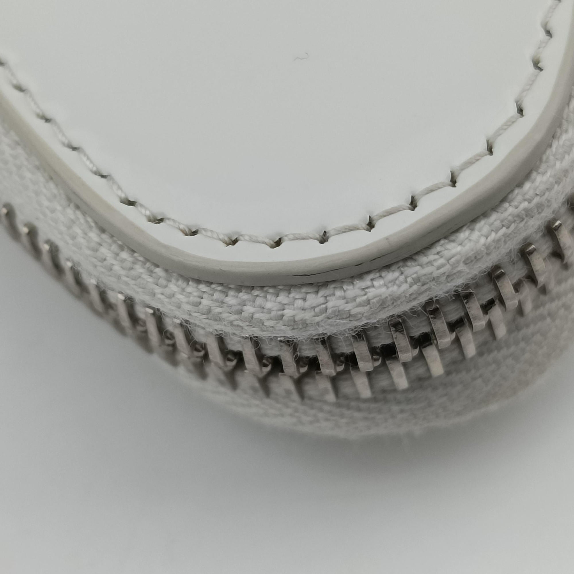 Triangle Chain Pouch White Leather 230-Aトライアングル チェーン ポーチ ホワイト レザー 230-A