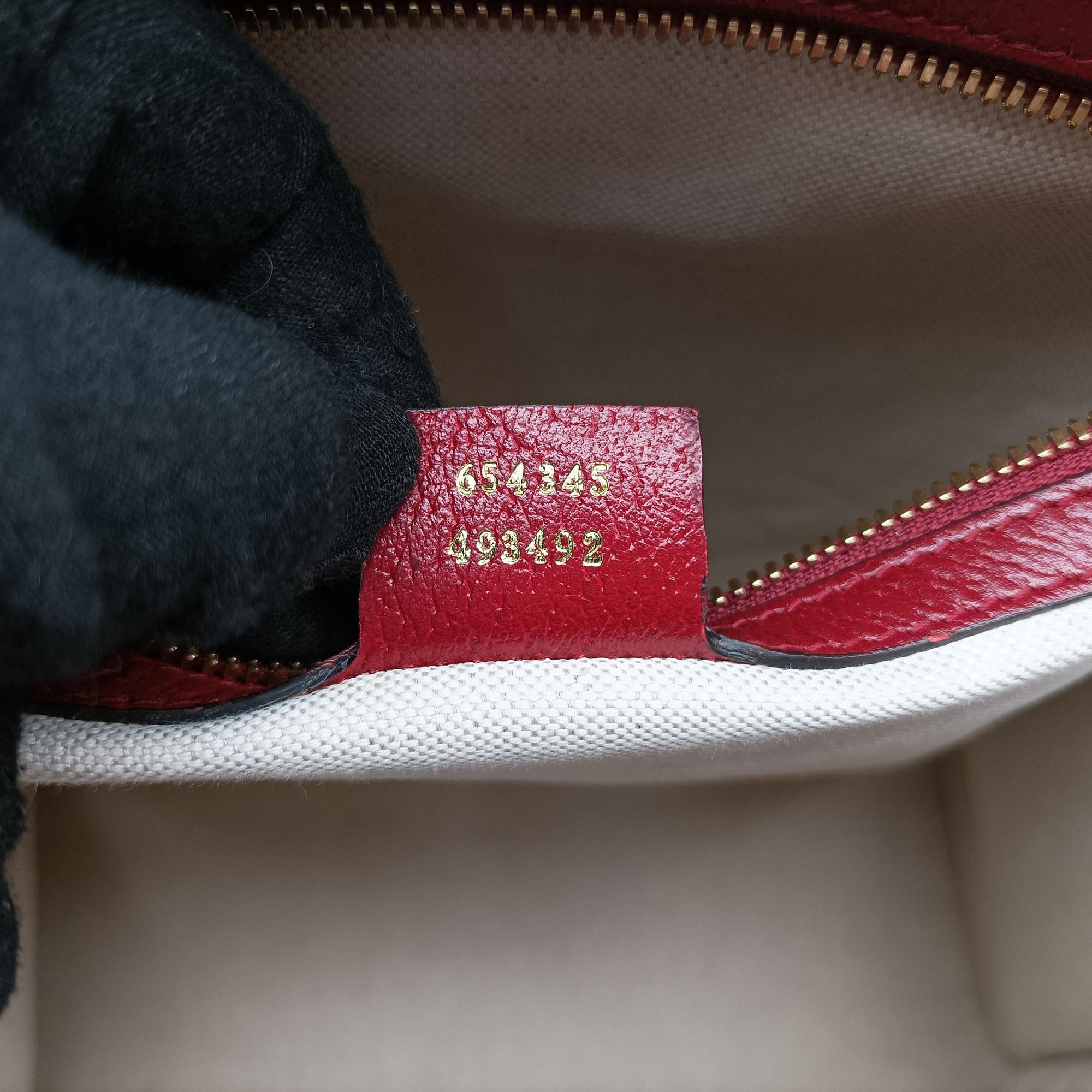 Doraemon Gucci Lunar New Year Beige Monogram × Cherry Red GG Supreme Canvas × Calfskin Leather 653952 C033863984ドラえもんグッチ ウシ年限定 ベージュ×レッド×マルチカラー GGスプリーム × レザー 653952 C033863984