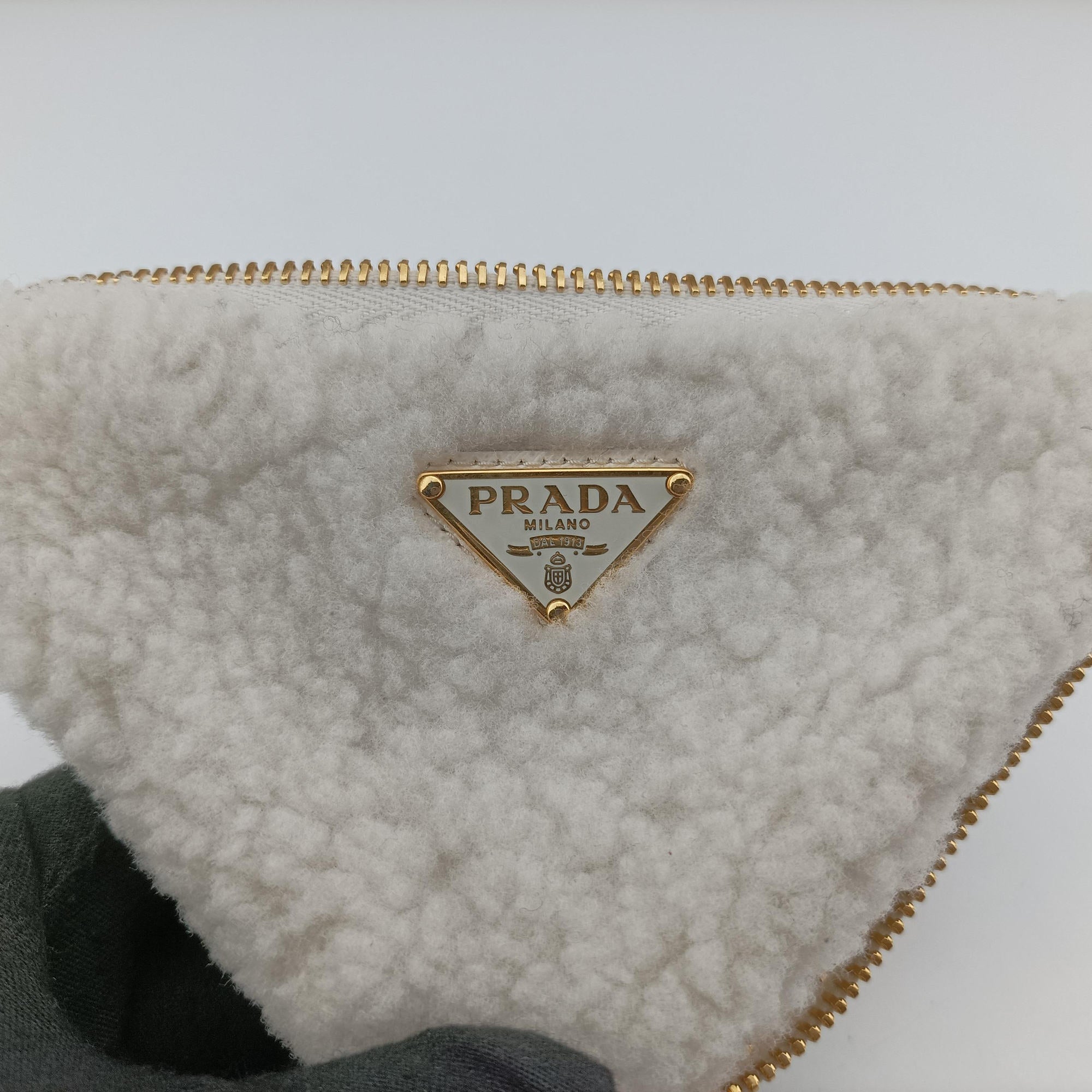 Triangle White Fur×SAFFIANO Leather 1NR015 62トライアングル ホワイト ファー×サフィアーノレザー 1NR015 62