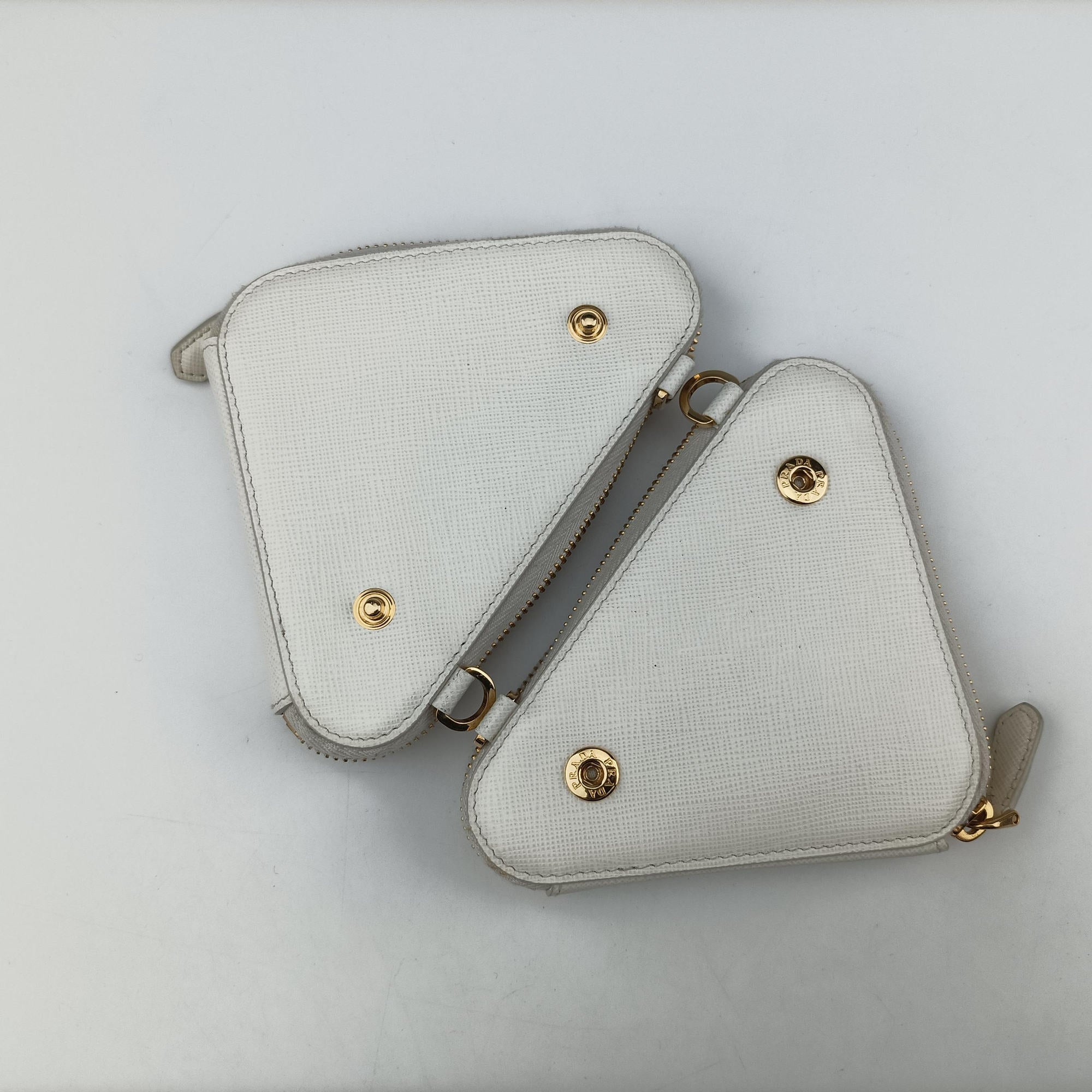 Triangle White Fur×SAFFIANO Leather 1NR015 62トライアングル ホワイト ファー×サフィアーノレザー 1NR015 62