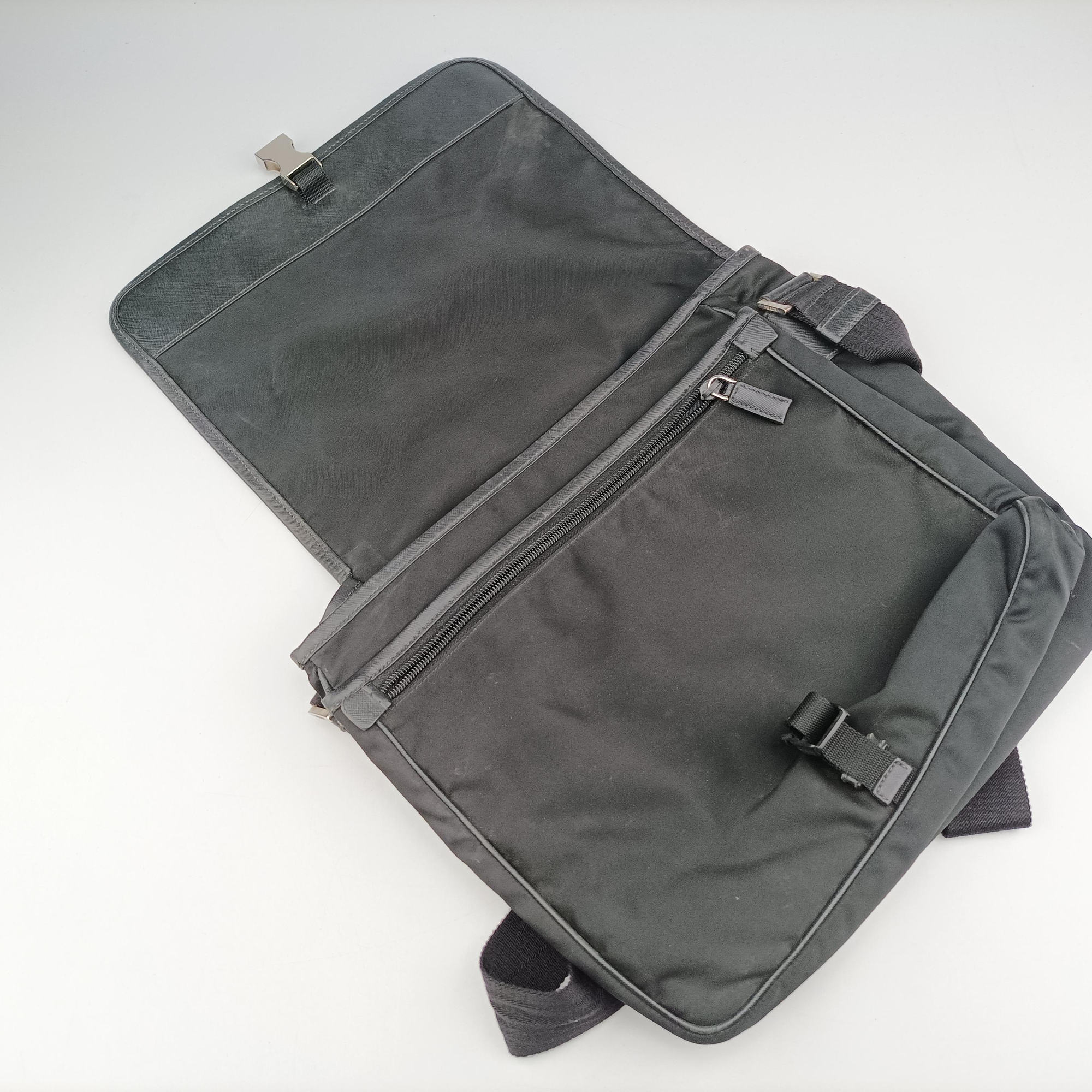 Vela Messenger Bag Black Nylon V166 204ヴェラ メッセンジャーバッグ ブラック ナイロン V166 204
