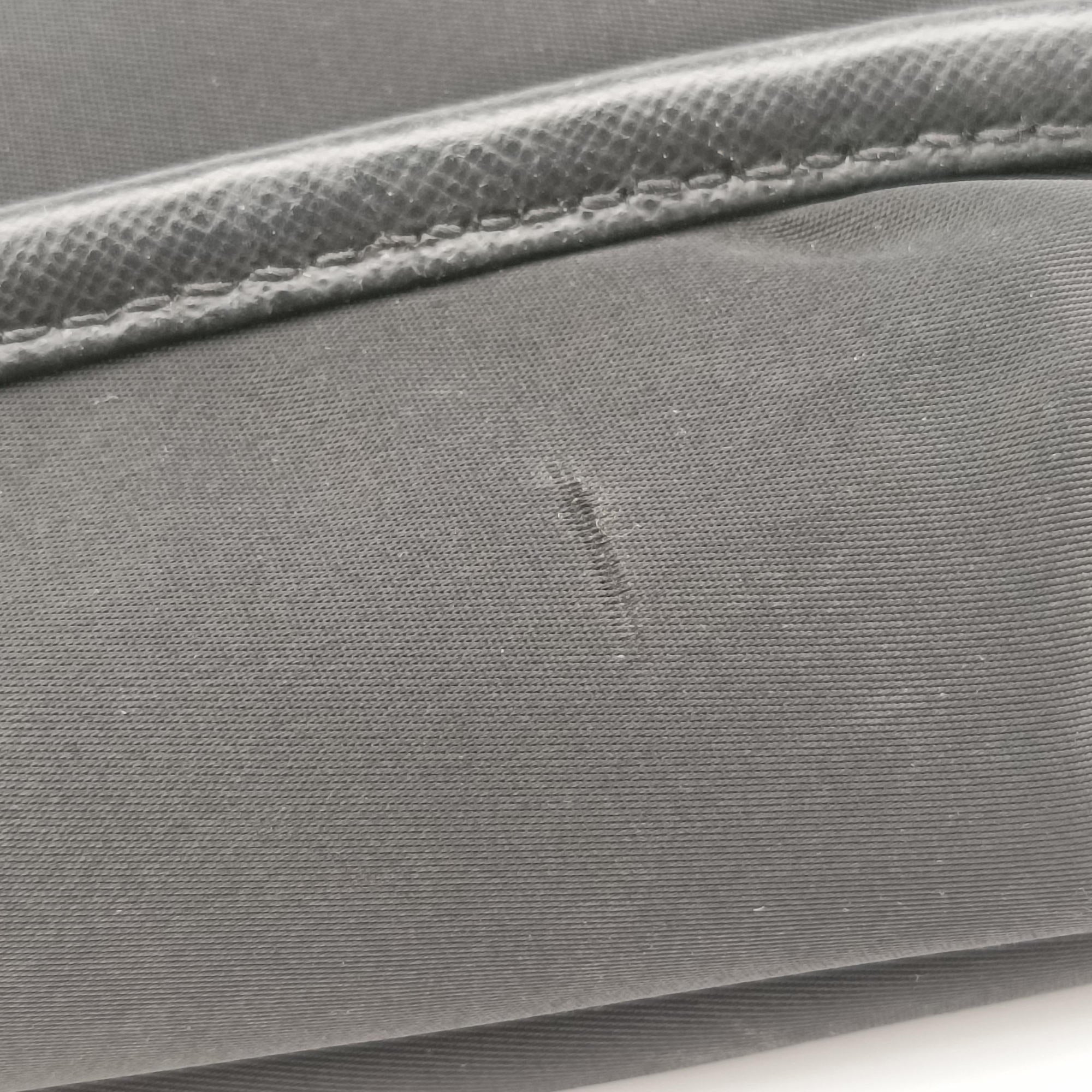 Vela Messenger Bag Black Nylon V166 204ヴェラ メッセンジャーバッグ ブラック ナイロン V166 204