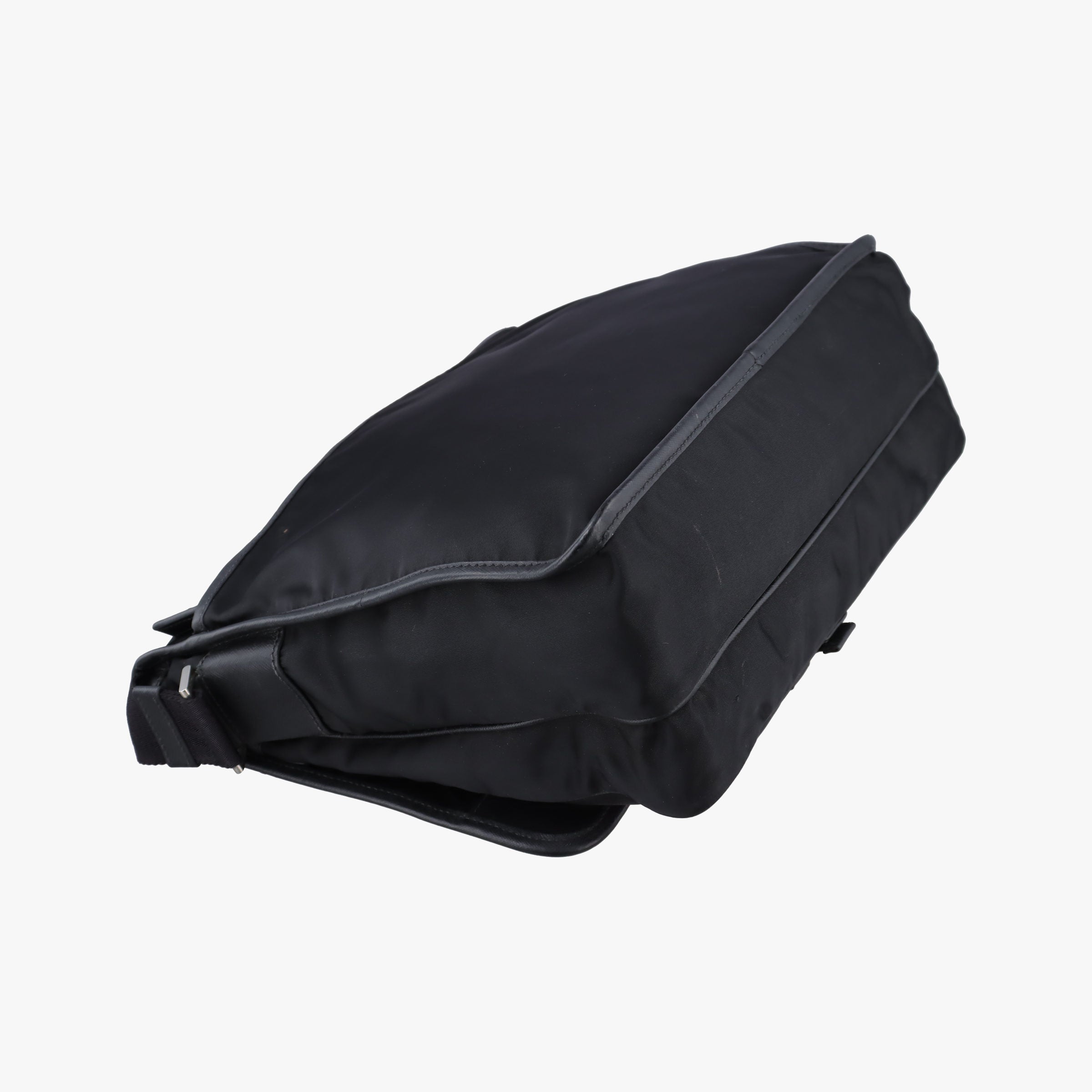 Vela Messenger Bag Black Nylon V166 204ヴェラ メッセンジャーバッグ ブラック ナイロン V166 204