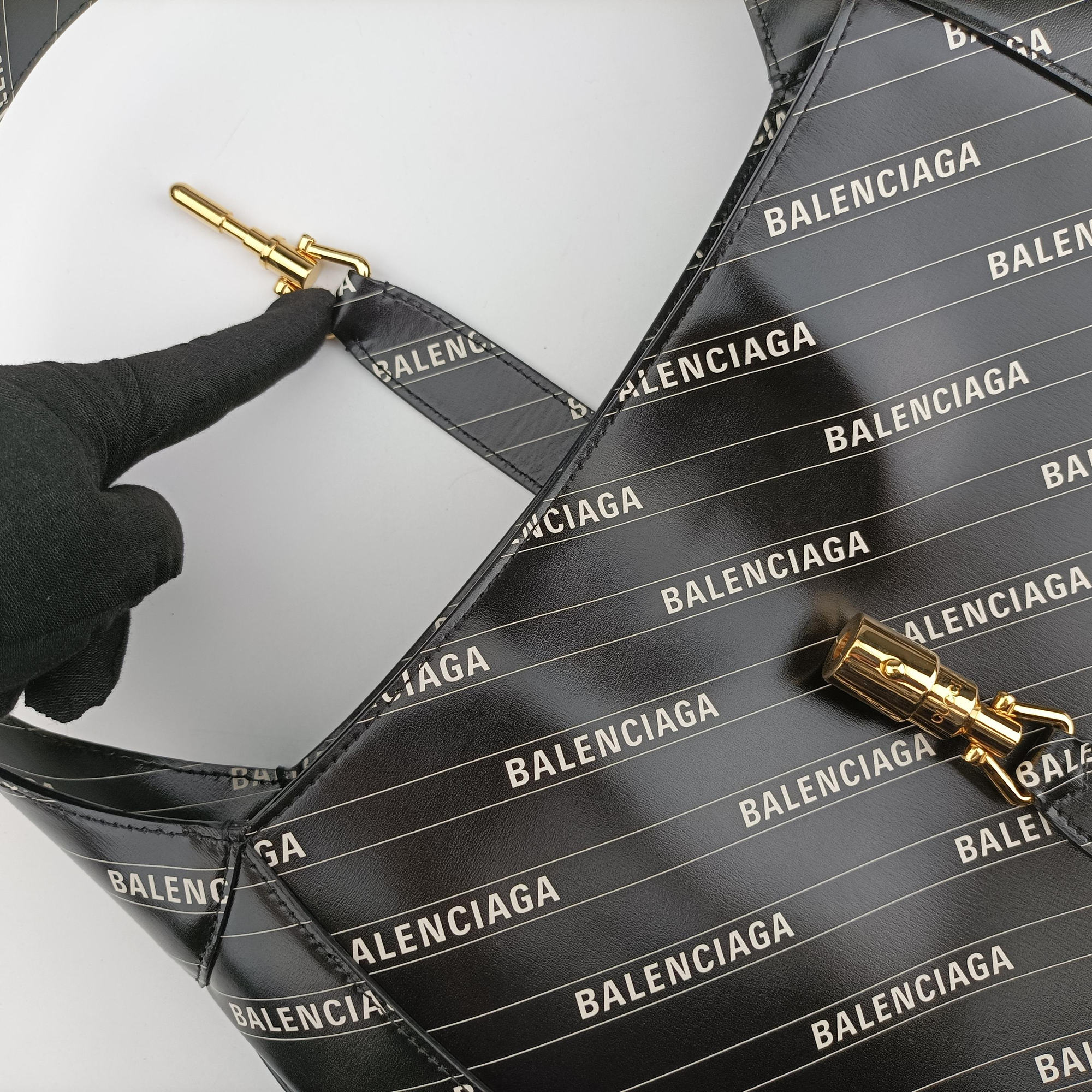 Gucci x Balenciaga The Hacker Project Jackie 1961 Black Leather 636712 B036488035グッチ × バレンシアガ ザ ハッカー プロジェクト ジャッキー 1961 ブラック レザー 636712 B036488035