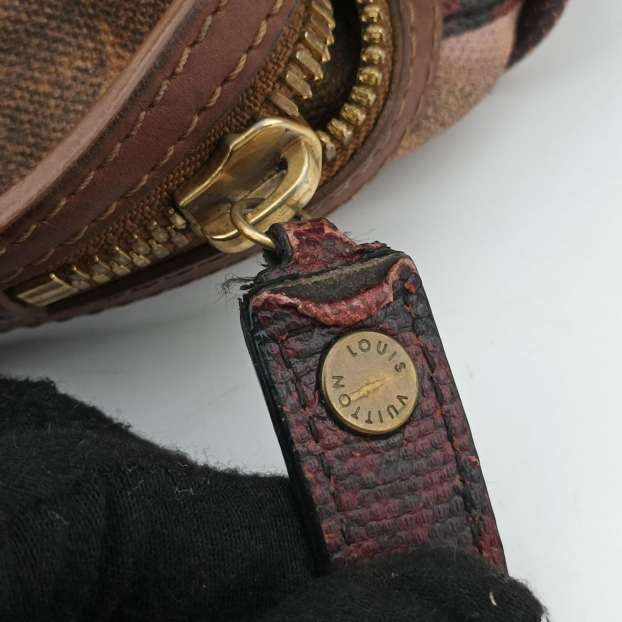 Graduate Violet Monogram Jokes M95739 Lot number unknownグラデュエート ヴィオレ モノグラム ジョークス M95739 製番不明