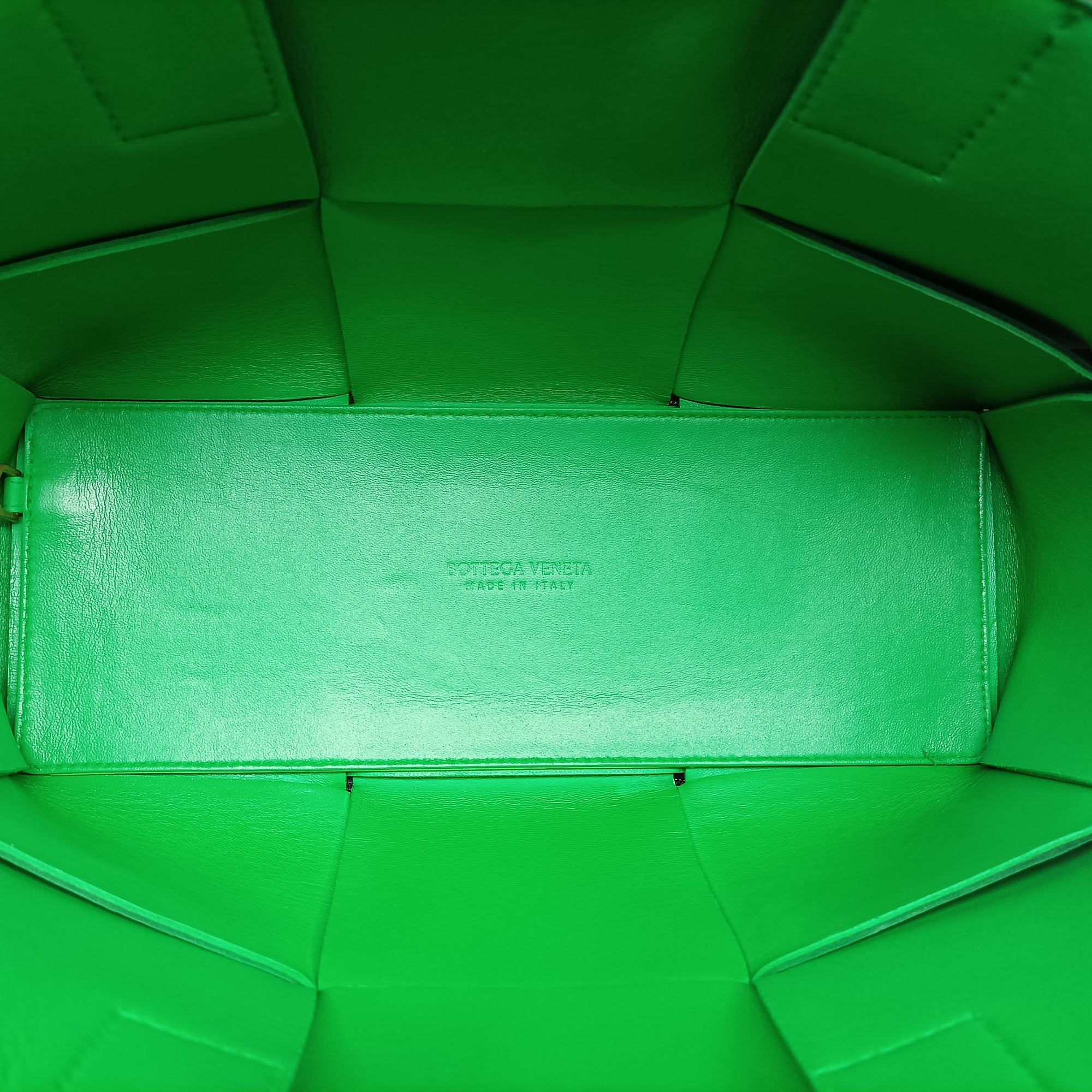 THE ARCO Tote Green lambskin B09319876Wミディアム ザ アルコ トート グリーン ラムスキン B09319876W