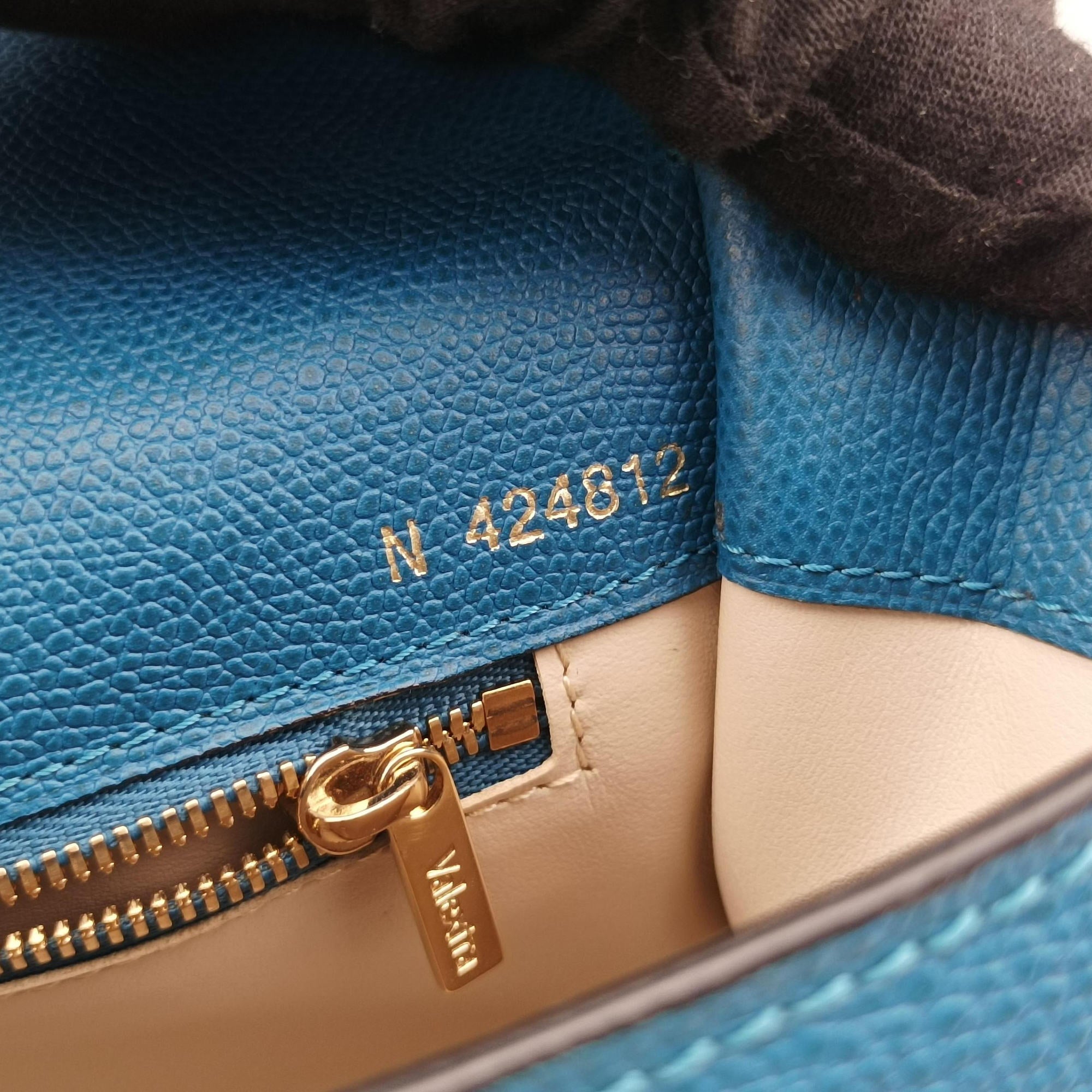 Iside Blue Calfskin N 424812イジィデ ブルー カーフスキン N 424812