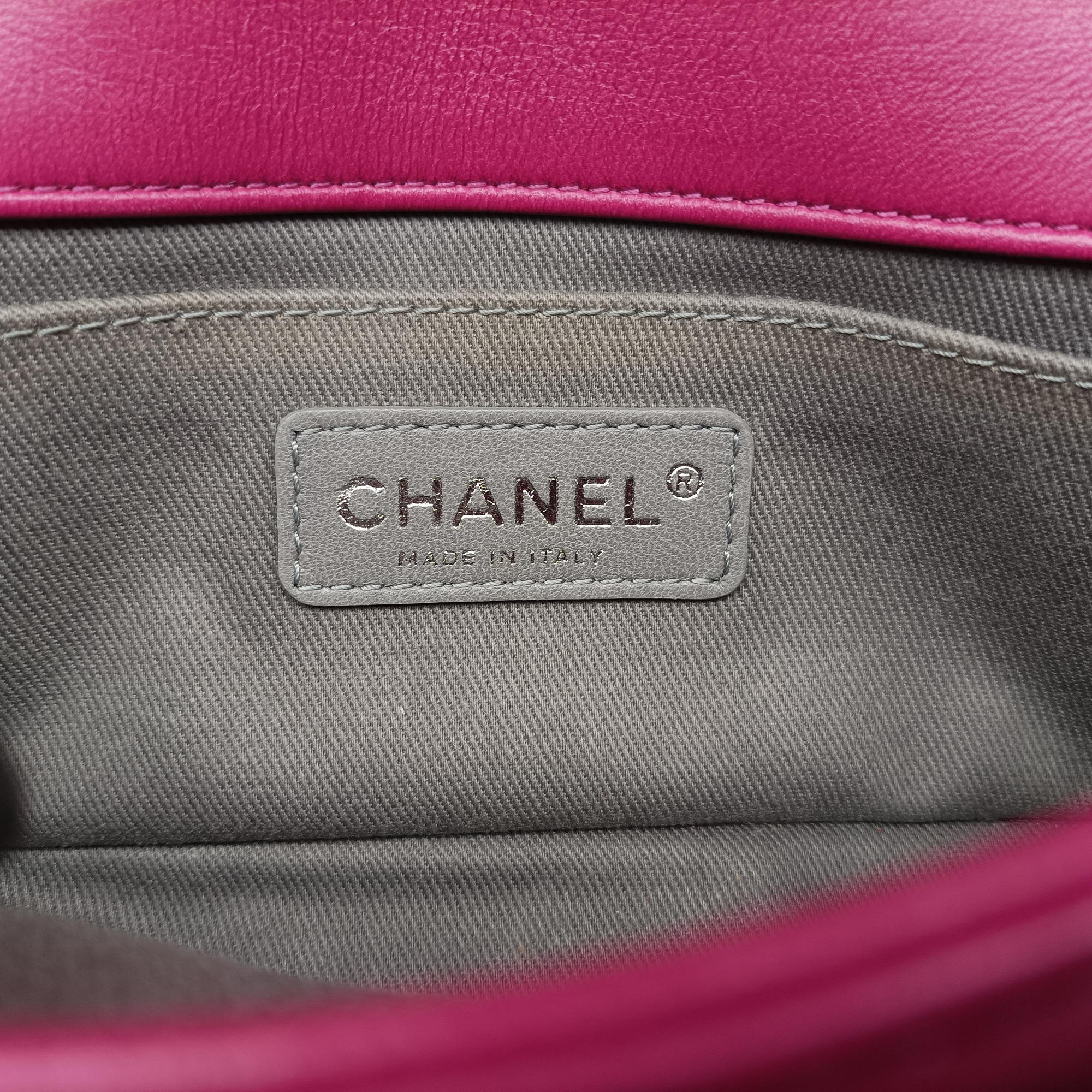 BOY CHANEL Rose velour A67416 17318101ボーイシャネル ローズ レッド ベロア A67416 17318101