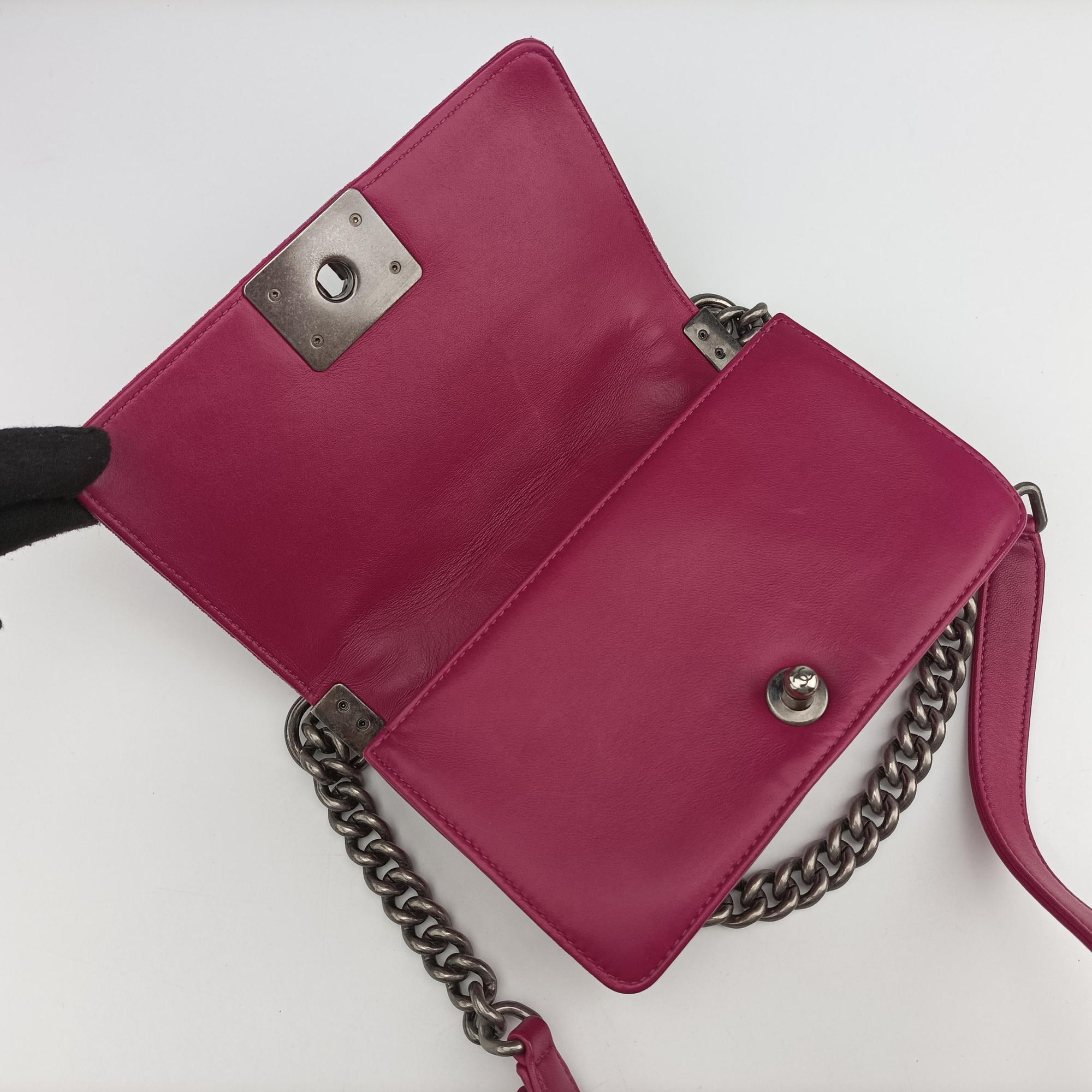 BOY CHANEL Rose velour A67416 17318101ボーイシャネル ローズ レッド ベロア A67416 17318101