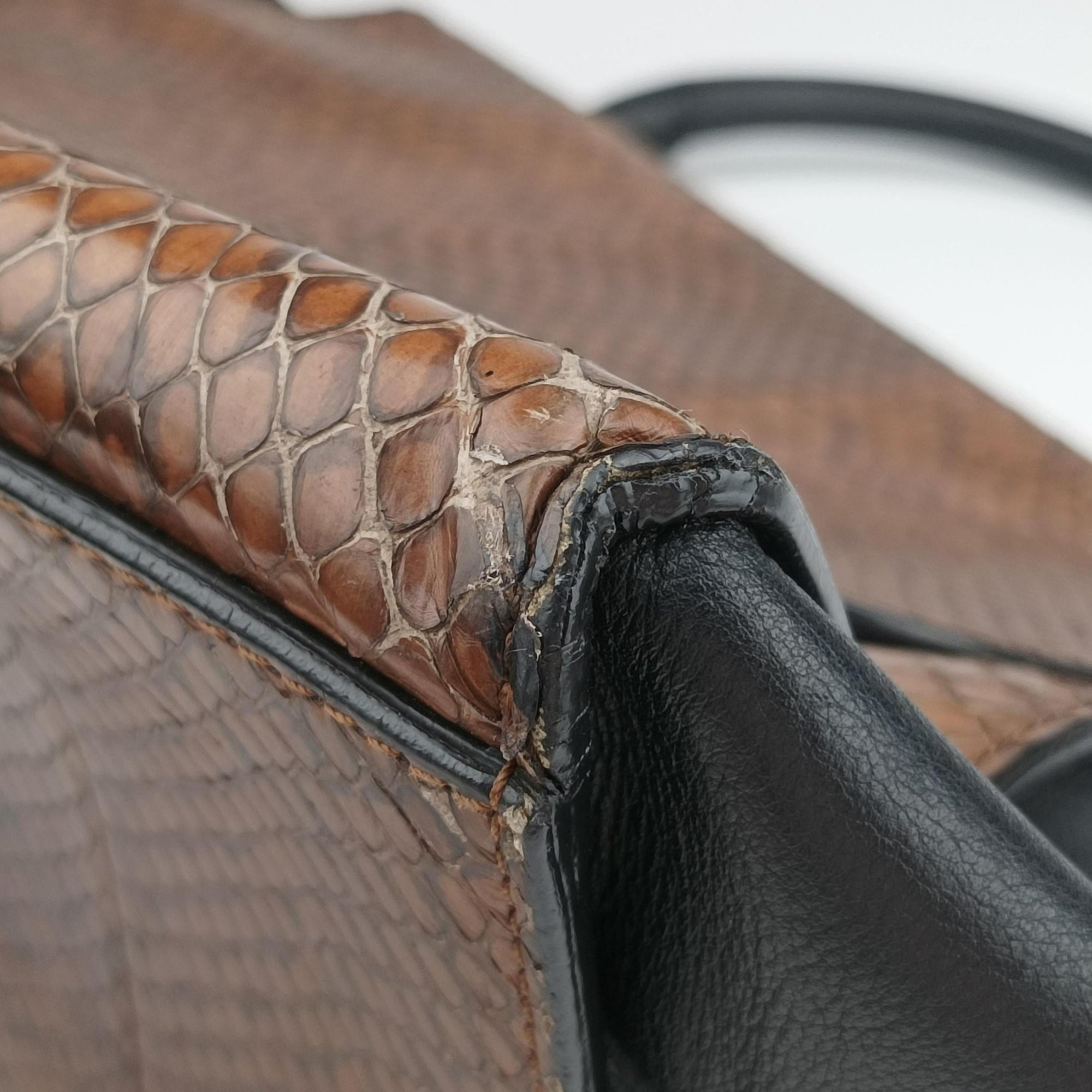 Trapeze Brown × Black Snakeskin × Leather W-GM-0172トラペーズミディアム ブラウン × ブラック スネークスキン × レザー W-GM-0172