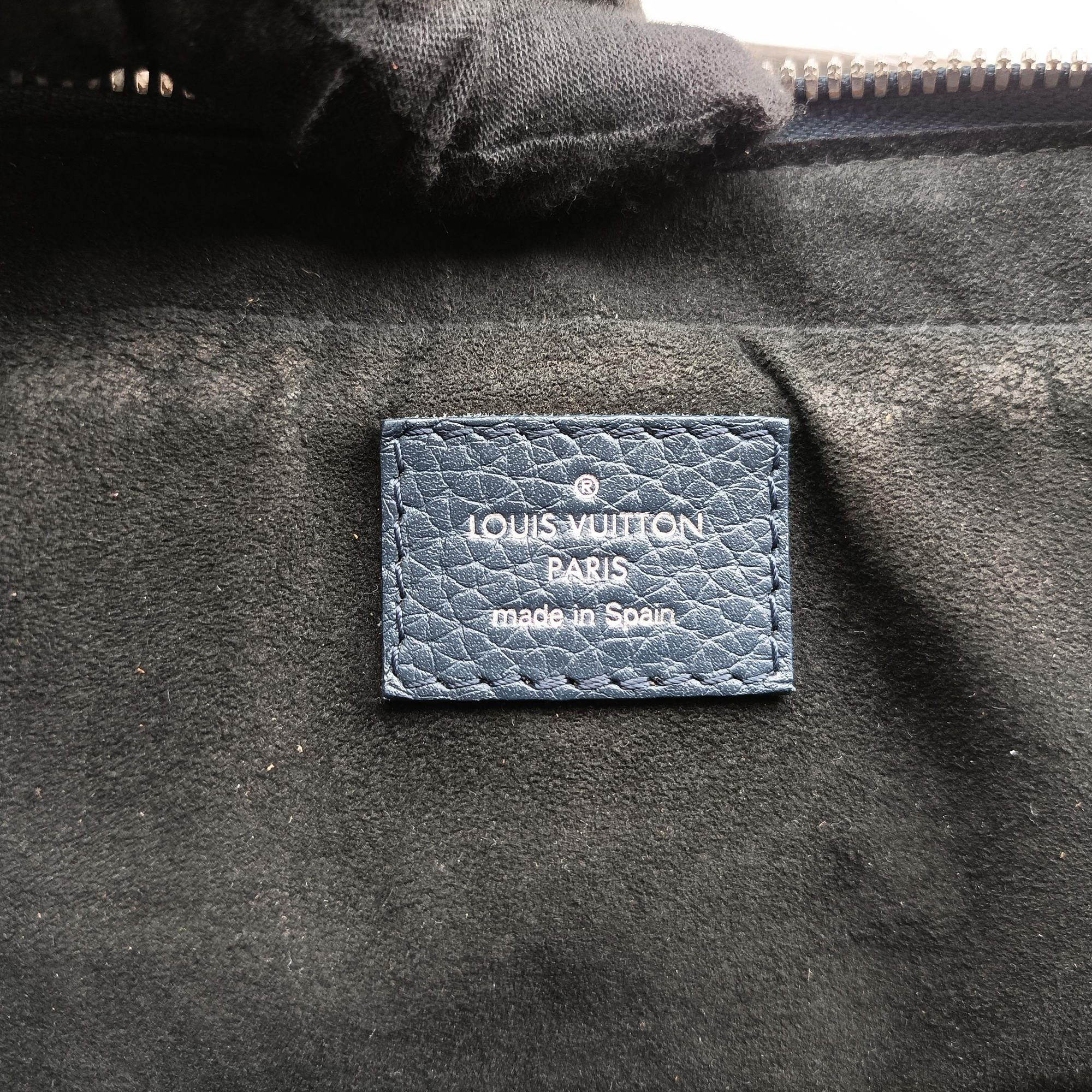 Armand Briefcase MM NAVY Taurillon leather M54380 UB2159アルマンド ブリーフケース MM ネイビー トリヨンレザー M54380 UB2159
