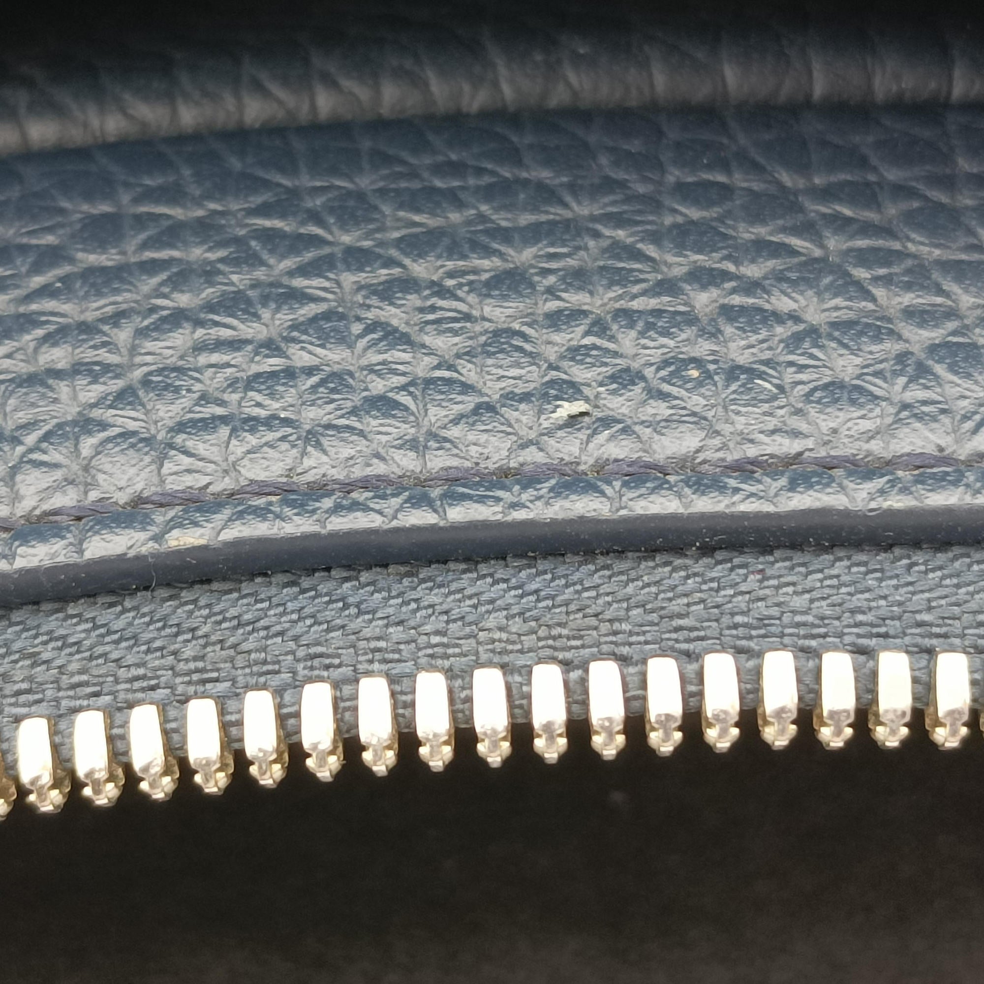 Armand Briefcase MM NAVY Taurillon leather M54380 UB2159アルマンド ブリーフケース MM ネイビー トリヨンレザー M54380 UB2159