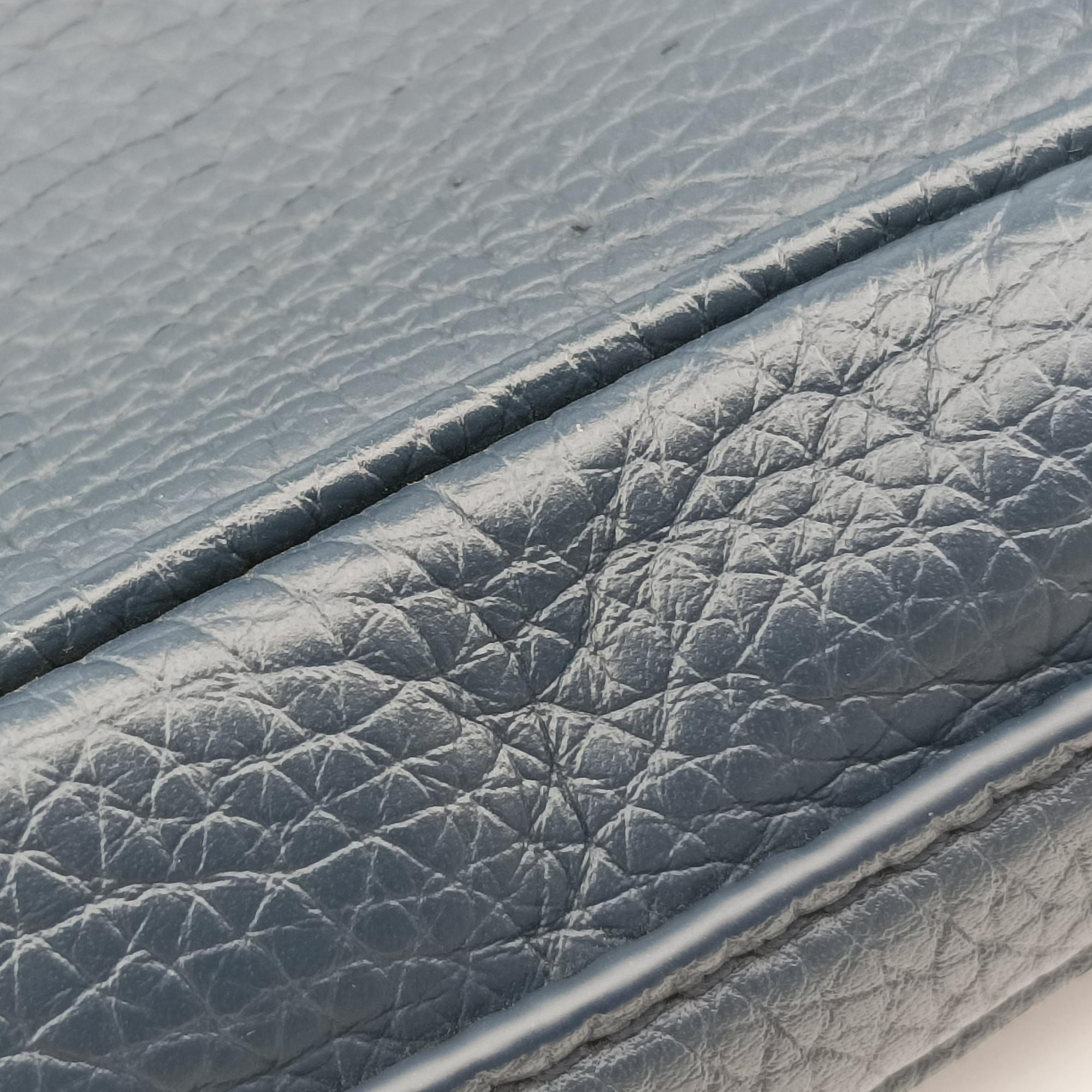 Armand Briefcase MM NAVY Taurillon leather M54380 UB2159アルマンド ブリーフケース MM ネイビー トリヨンレザー M54380 UB2159