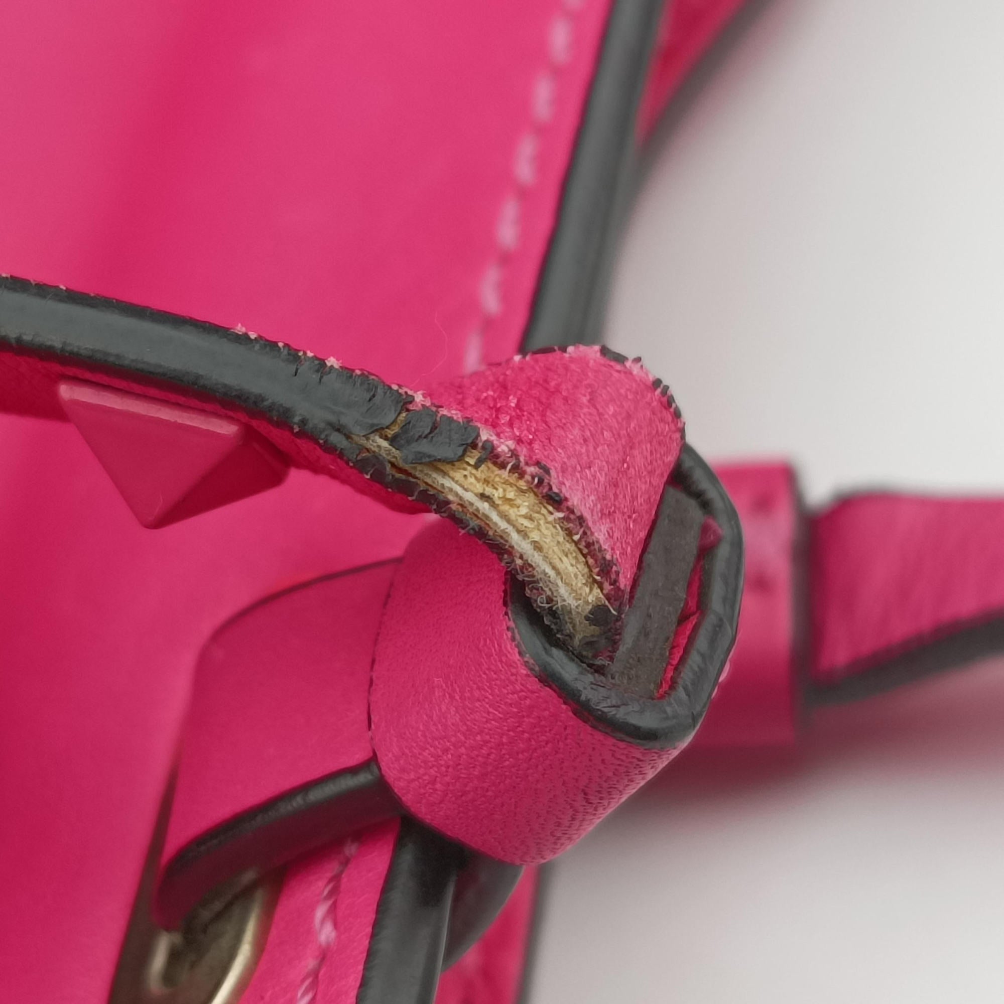 Rockstud Rose Leather Lot number unknownロックスタッズ ローズ レッド レザー 製番不明