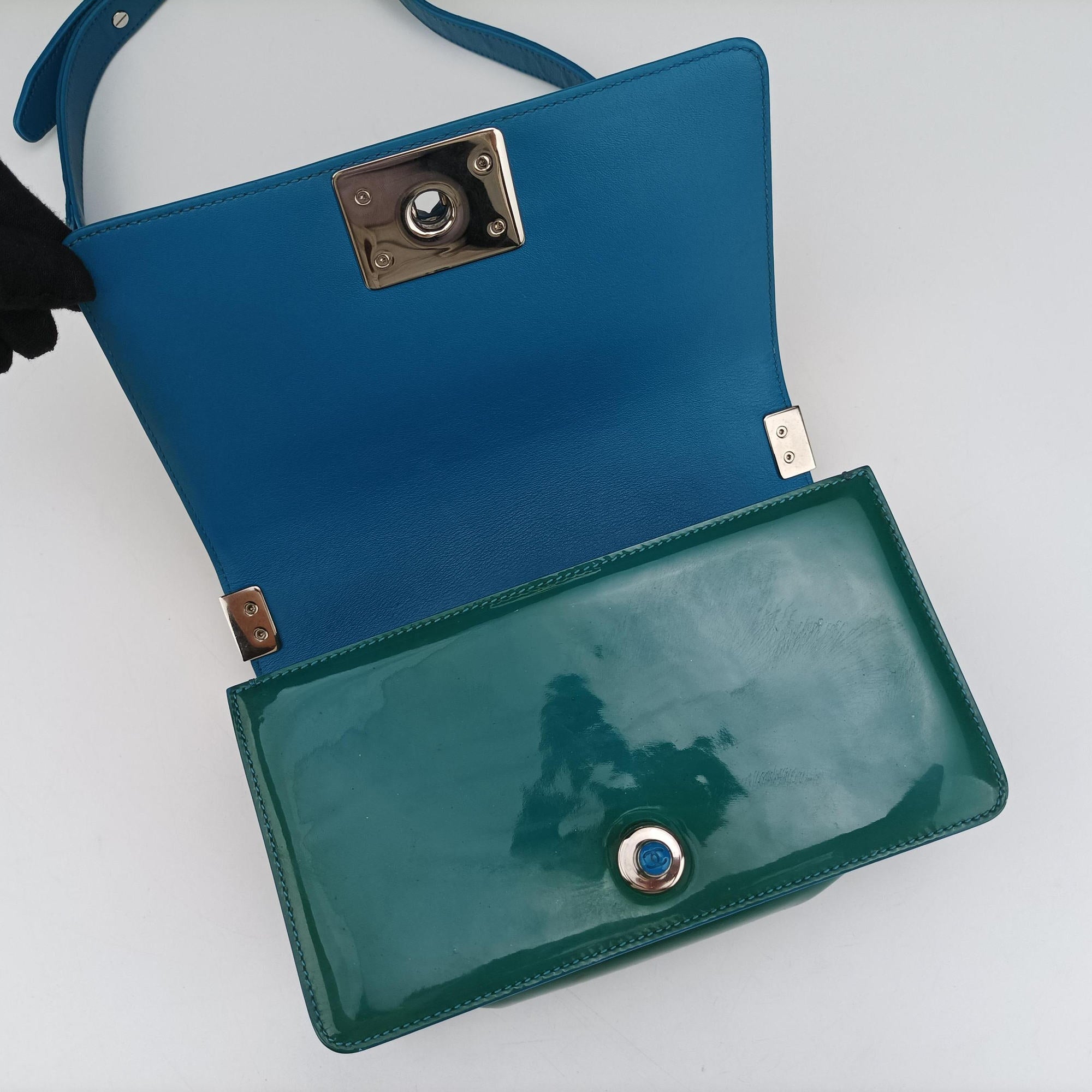 BOY CHANEL Green Patent Leather A92692 20474314ボーイシャネル グリーン パテント A92692 20474314