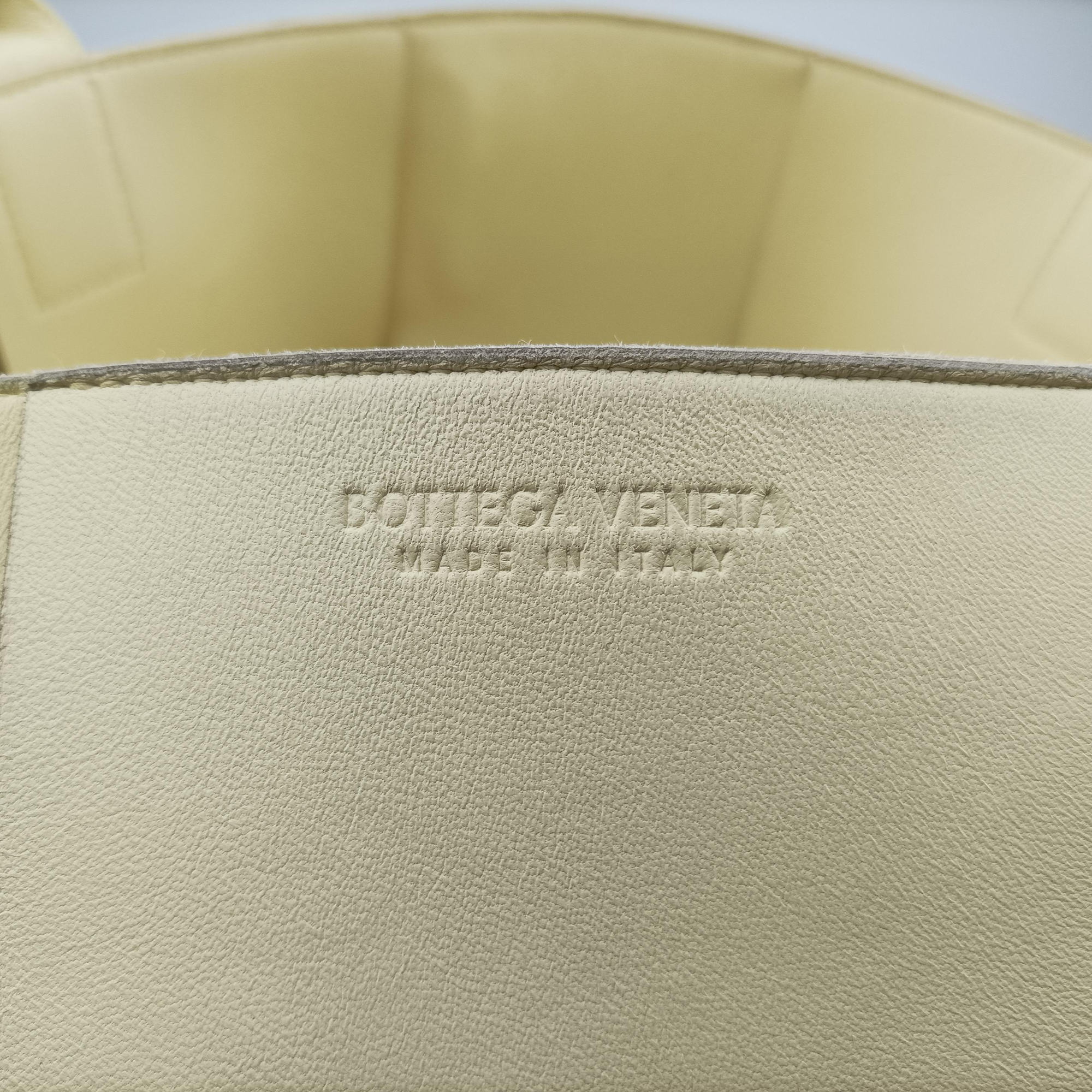 THE ARCO Tote small Yellow lambskin B09329458T IC Chipスモールザ アルコトート イエロー ラムスキン B09329458T ICチップ