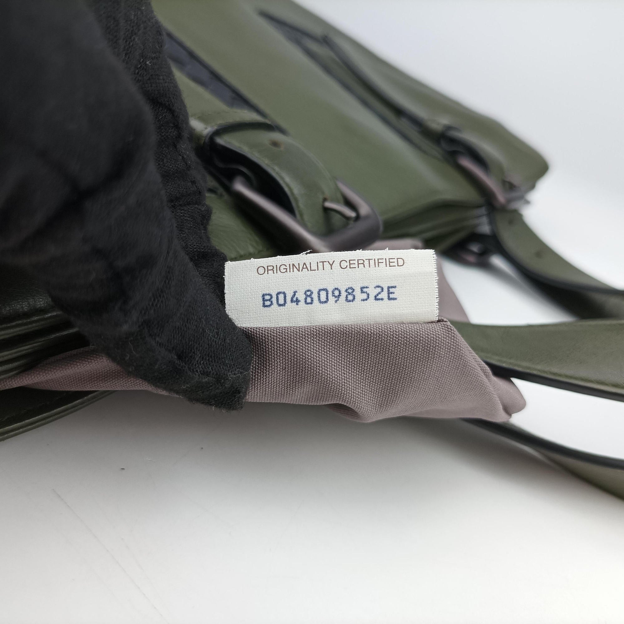 Intrecciato Green Leather B04809852Eイントレチャート グリーン レザー B04809852E