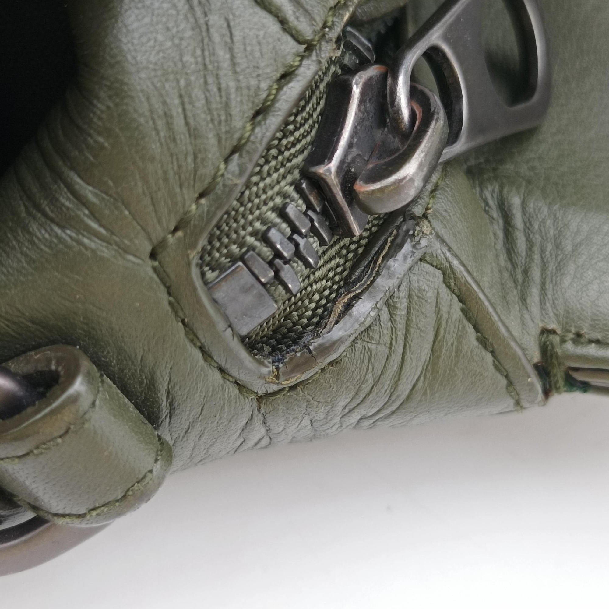 Intrecciato Green Leather B04809852Eイントレチャート グリーン レザー B04809852E