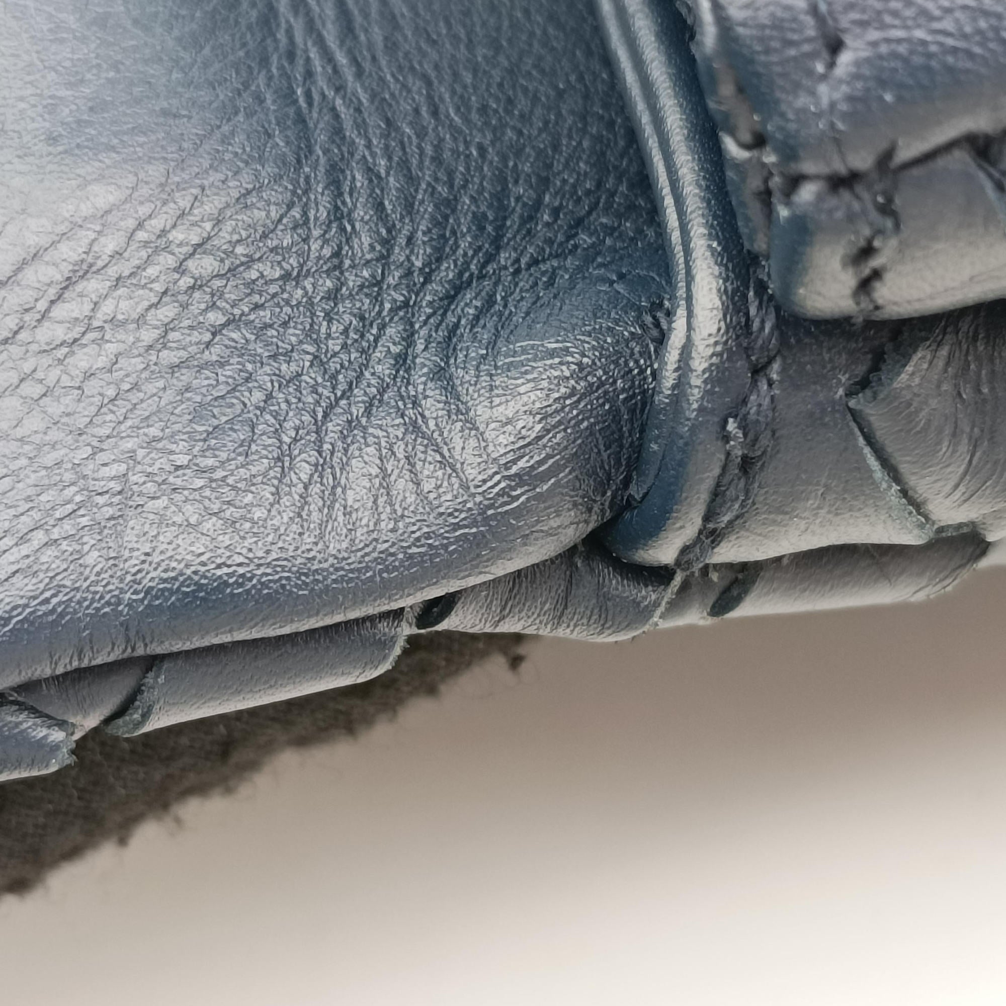 Intrecciato Navy lambskin B03058739Rイントレチャート ネイビー ラムスキン B03058739R