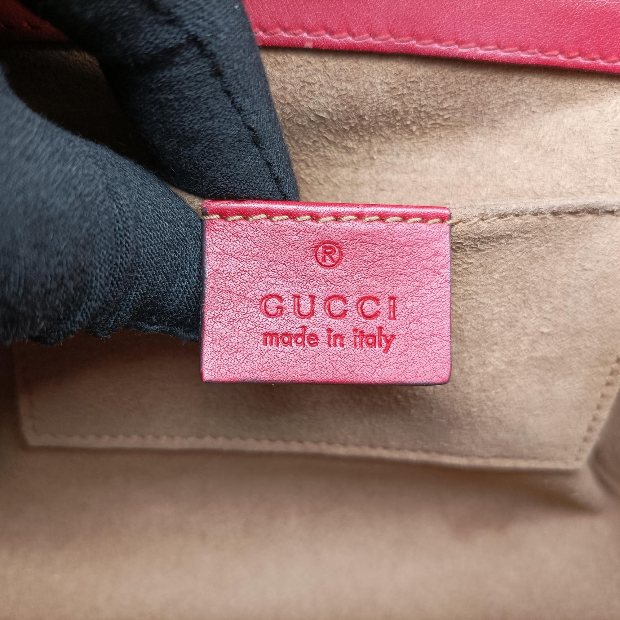 Padlock Beige×red×pink PVC coated canvas×Leather 409487 D020734944パドロック ベージュ×レッド×ピンク PVCコーティングキャンバス×レザー 409487 D020734944
