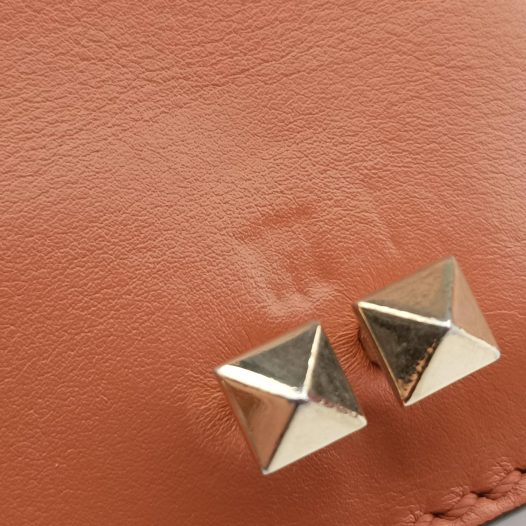Rockstud Brown Leather BL-I884VNG2ロックスタッズ ブラウン レザー BL-I884VNG2