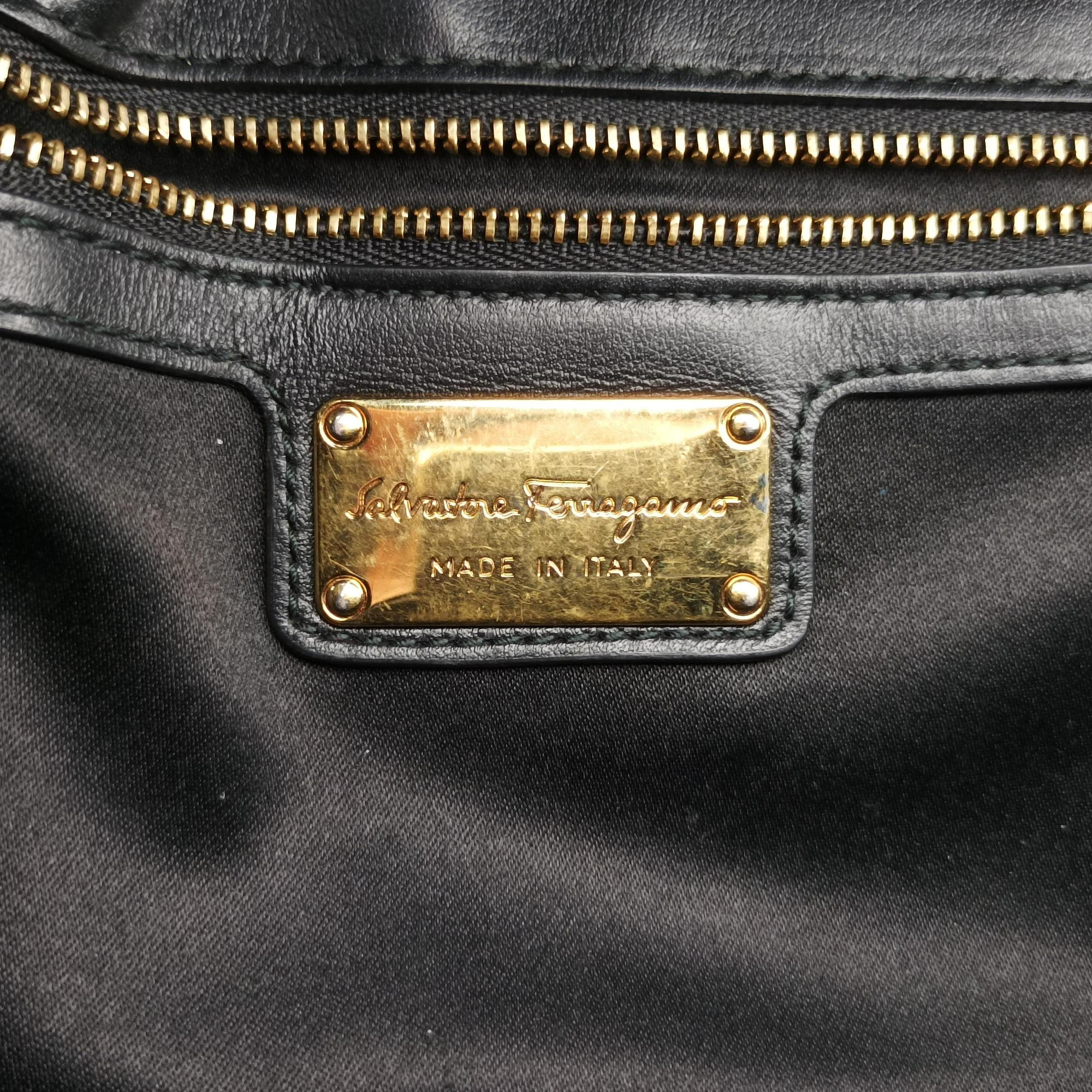 Vara Logo Ribbon Stripe Black Leather AU-21/F164ヴァラ ロゴ リボン ストライプ ブラック レザー AU-21/F164