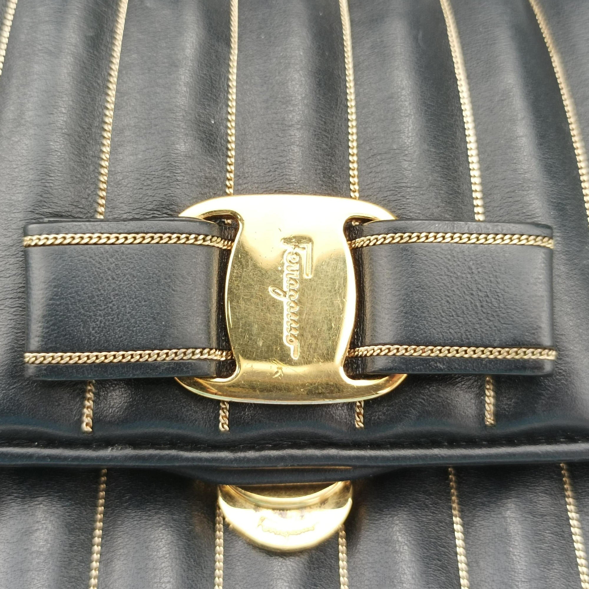 Vara Logo Ribbon Stripe Black Leather AU-21/F164ヴァラ ロゴ リボン ストライプ ブラック レザー AU-21/F164