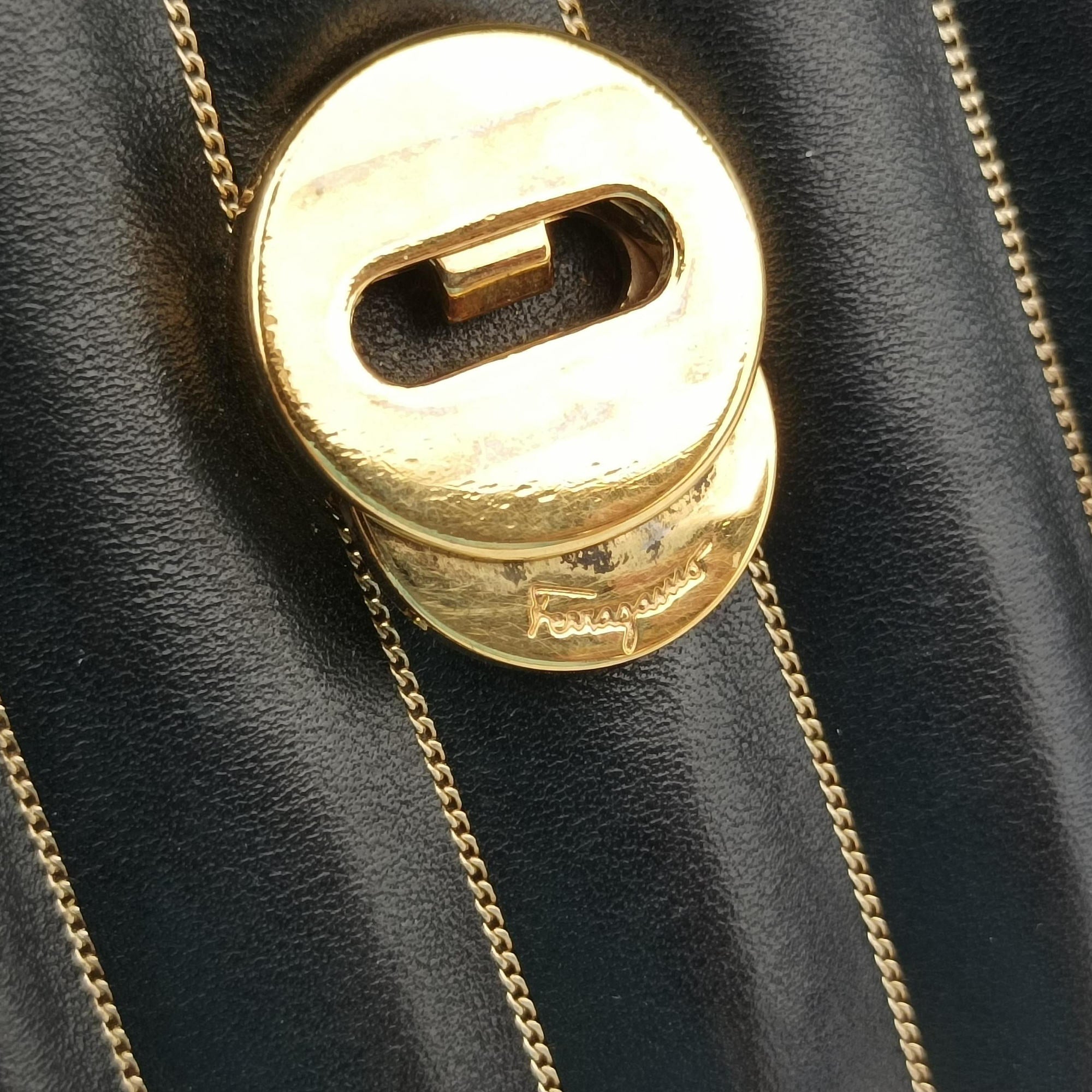 Vara Logo Ribbon Stripe Black Leather AU-21/F164ヴァラ ロゴ リボン ストライプ ブラック レザー AU-21/F164