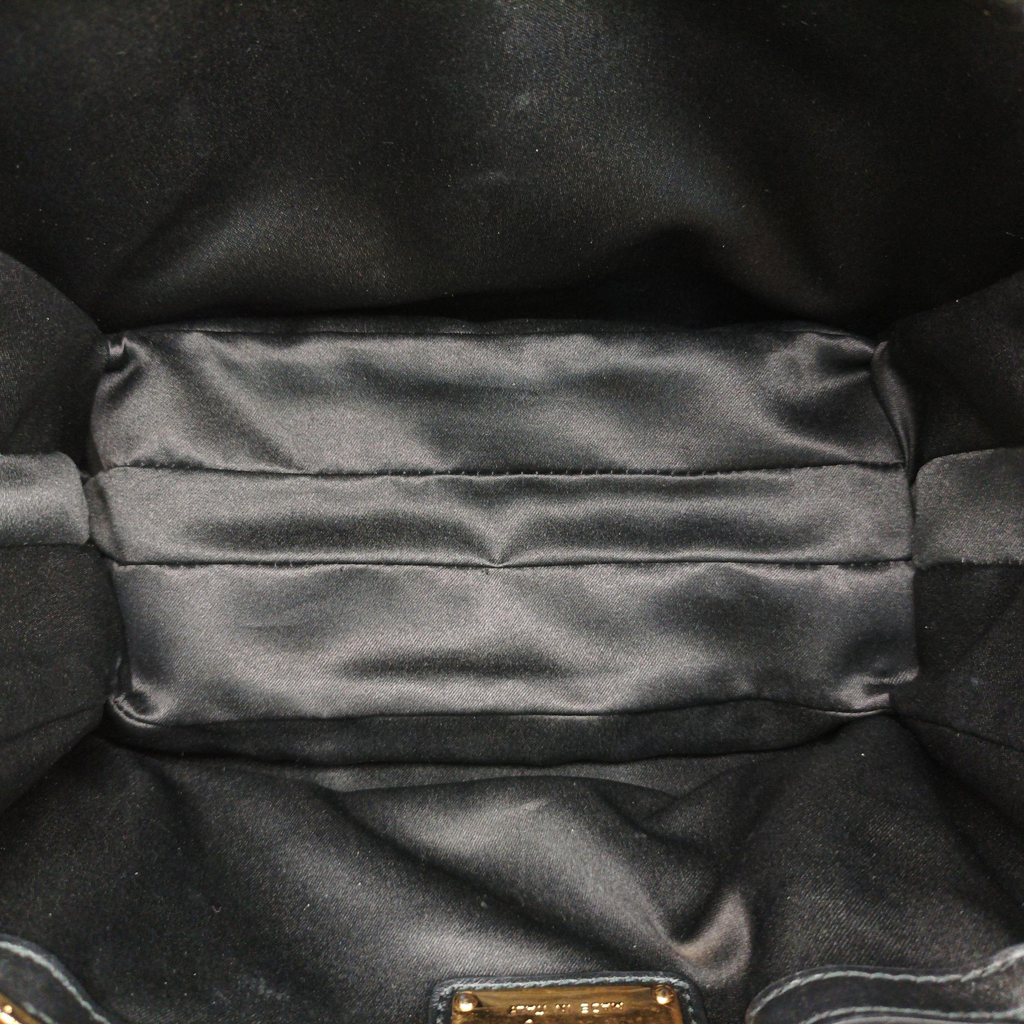 Vara Logo Ribbon Stripe Black Leather AU-21/F164ヴァラ ロゴ リボン ストライプ ブラック レザー AU-21/F164