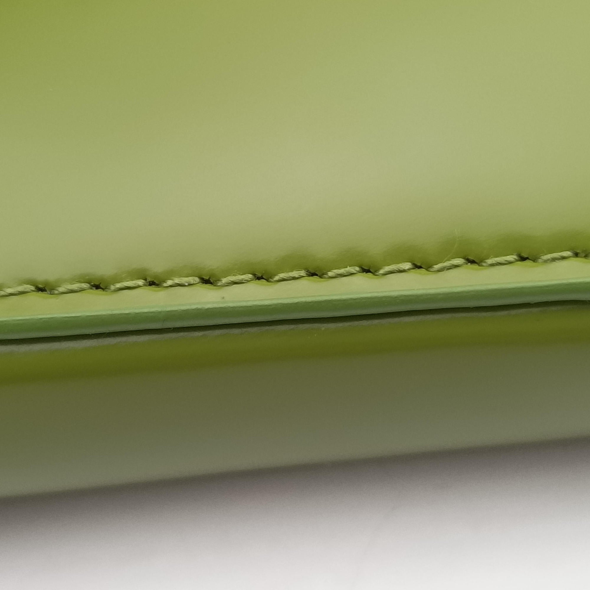 Triangle Logo Plate Green SAFFIANO Leather 1NR015 234トライアングルロゴ グリーン サフィアーノレザー 1NR015 234